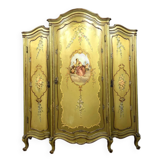 Curved Venetian Louis XV Baroque cabinet in painted wood circa 1900