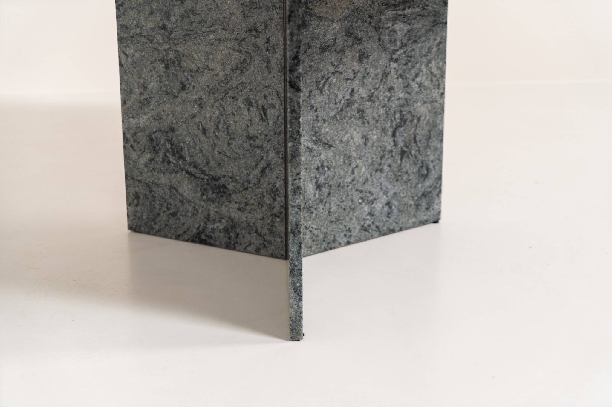 Dining table in solid Juparana granite
