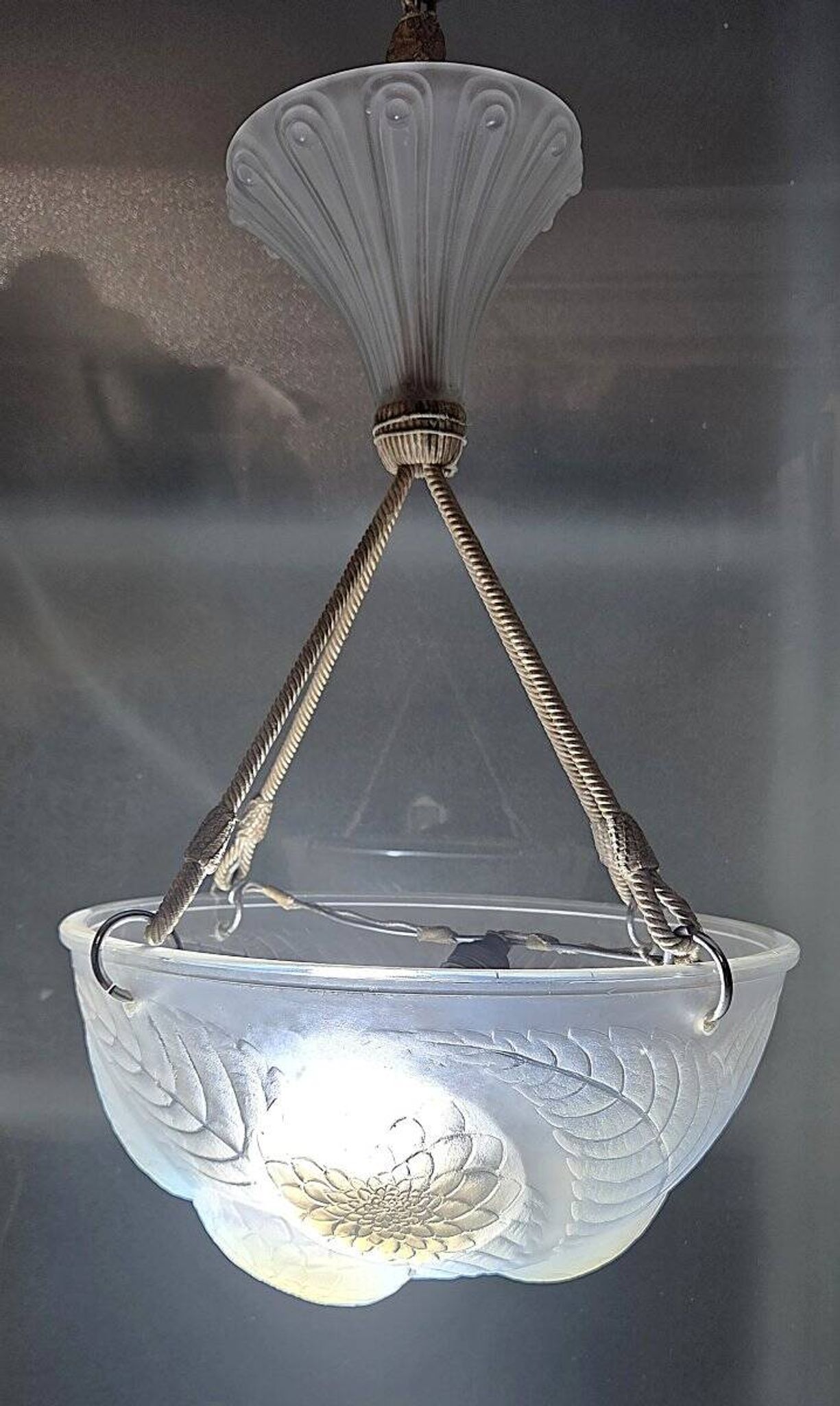 René Lalique, pendant light, opalescent chandelier, "Dahlias", signed, excellent condition.