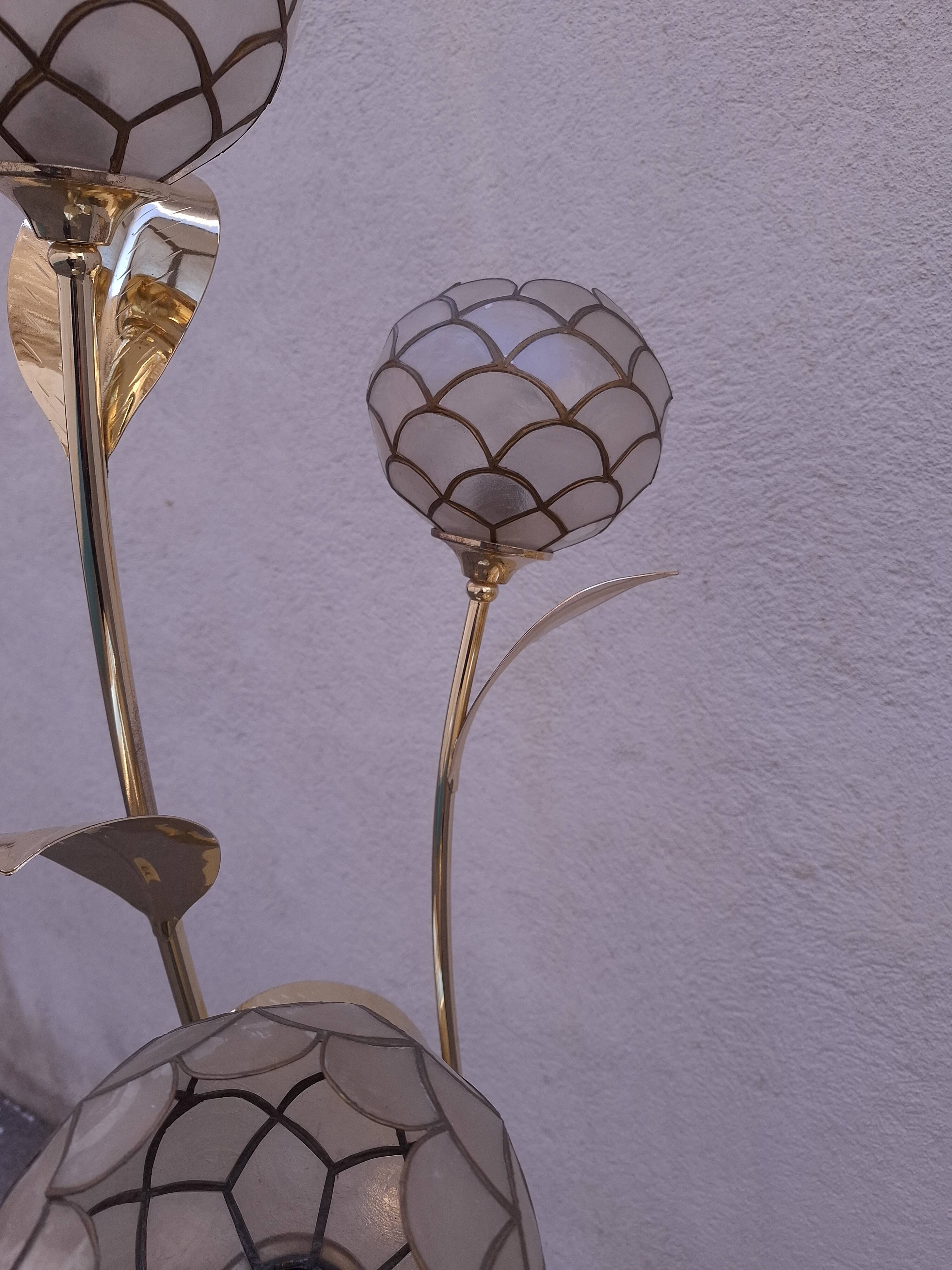 Floral floor lamp in pearlescent Capiz, 1970s.