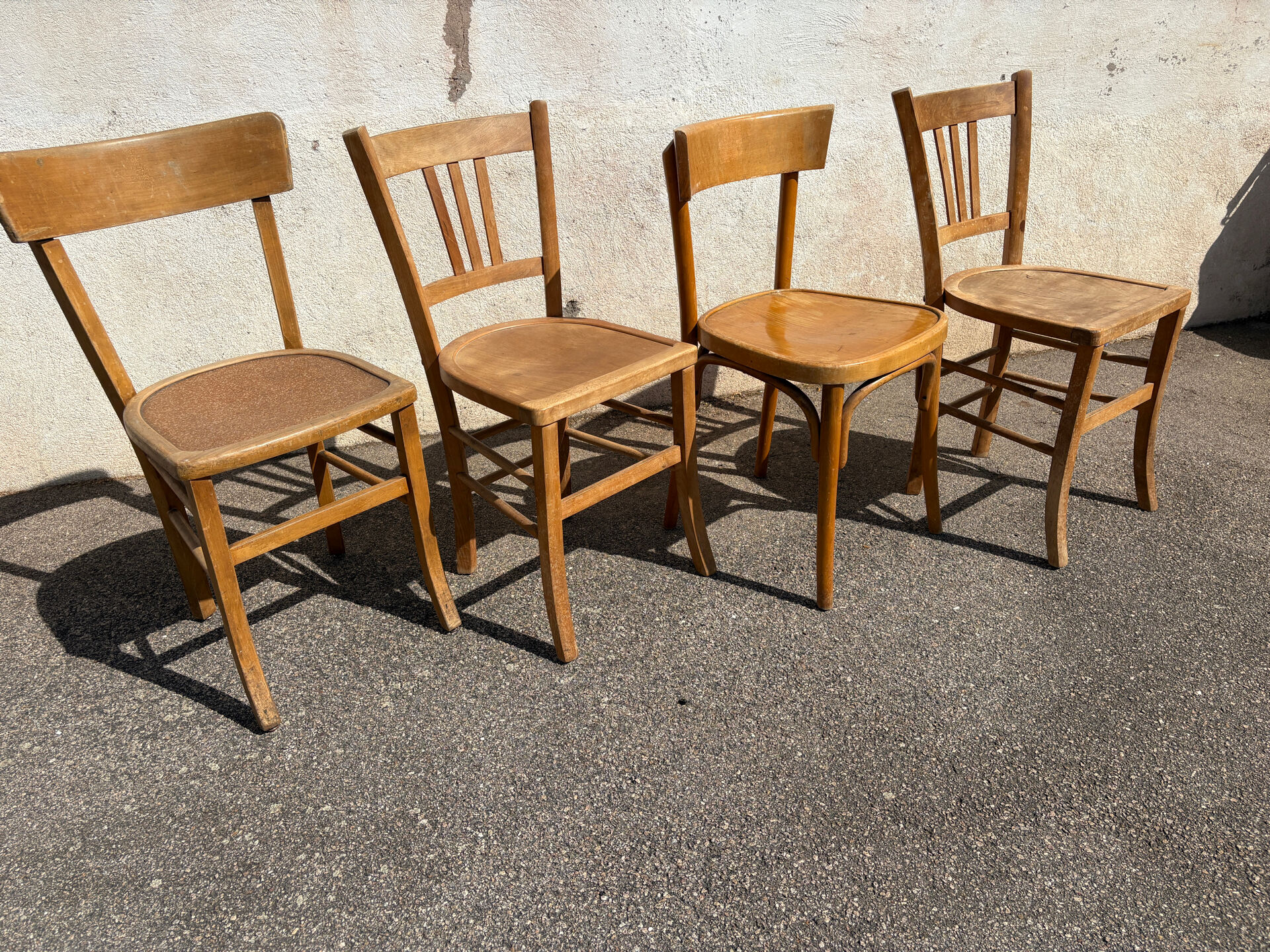 Set de 4 chaises bistrot dépareillées vintage 