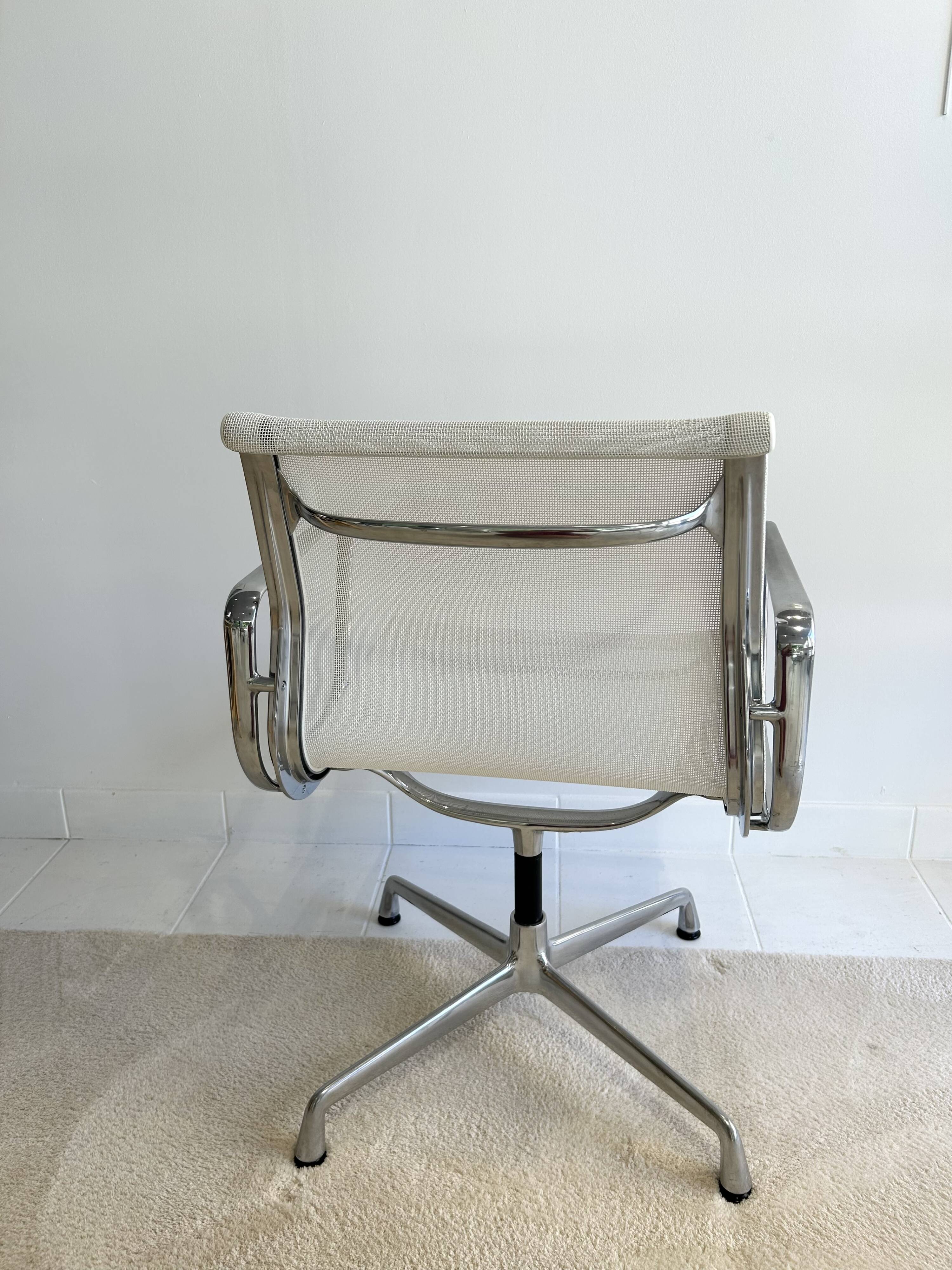 Eames EA108 swivel chair Vitra