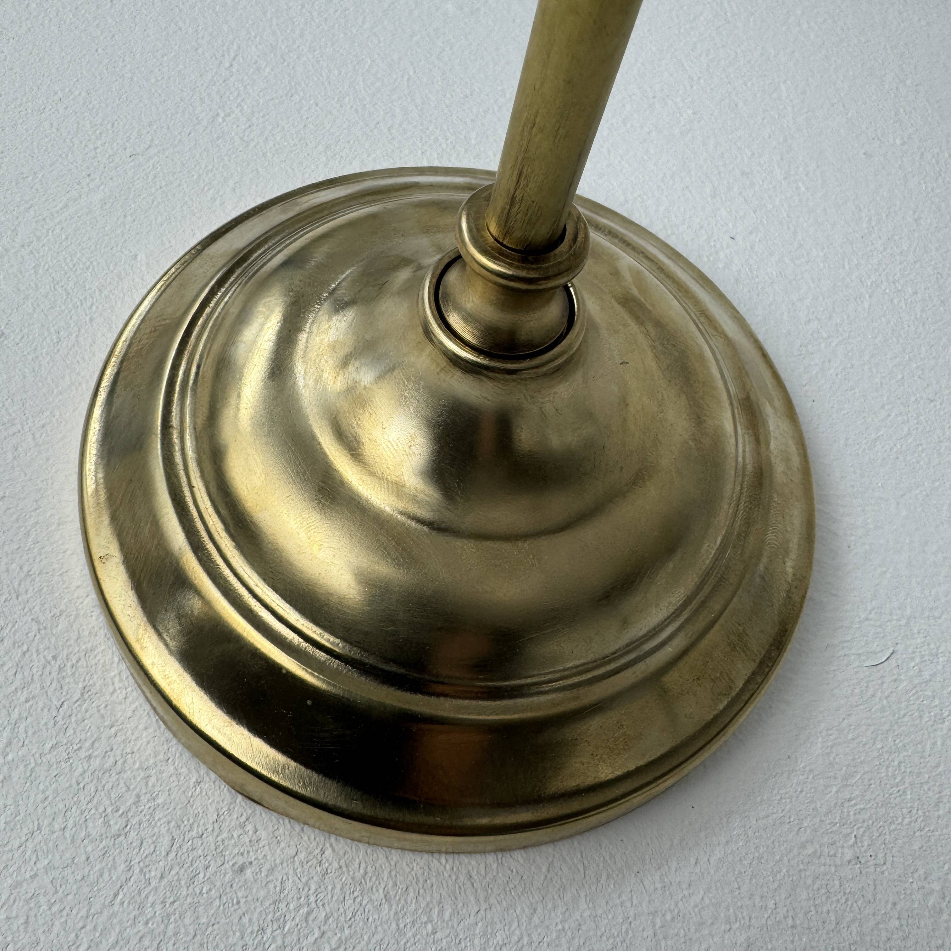 Vintage desk lamp that raises and lowers.