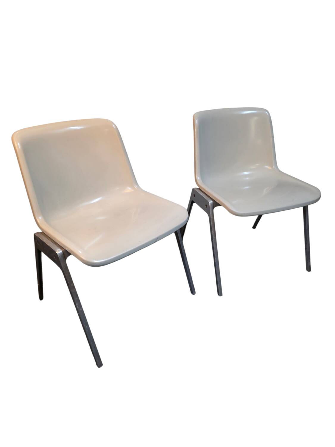 Pair of vintage Wilkhahn chairs, fibreglass shell, aluminium, 1970.