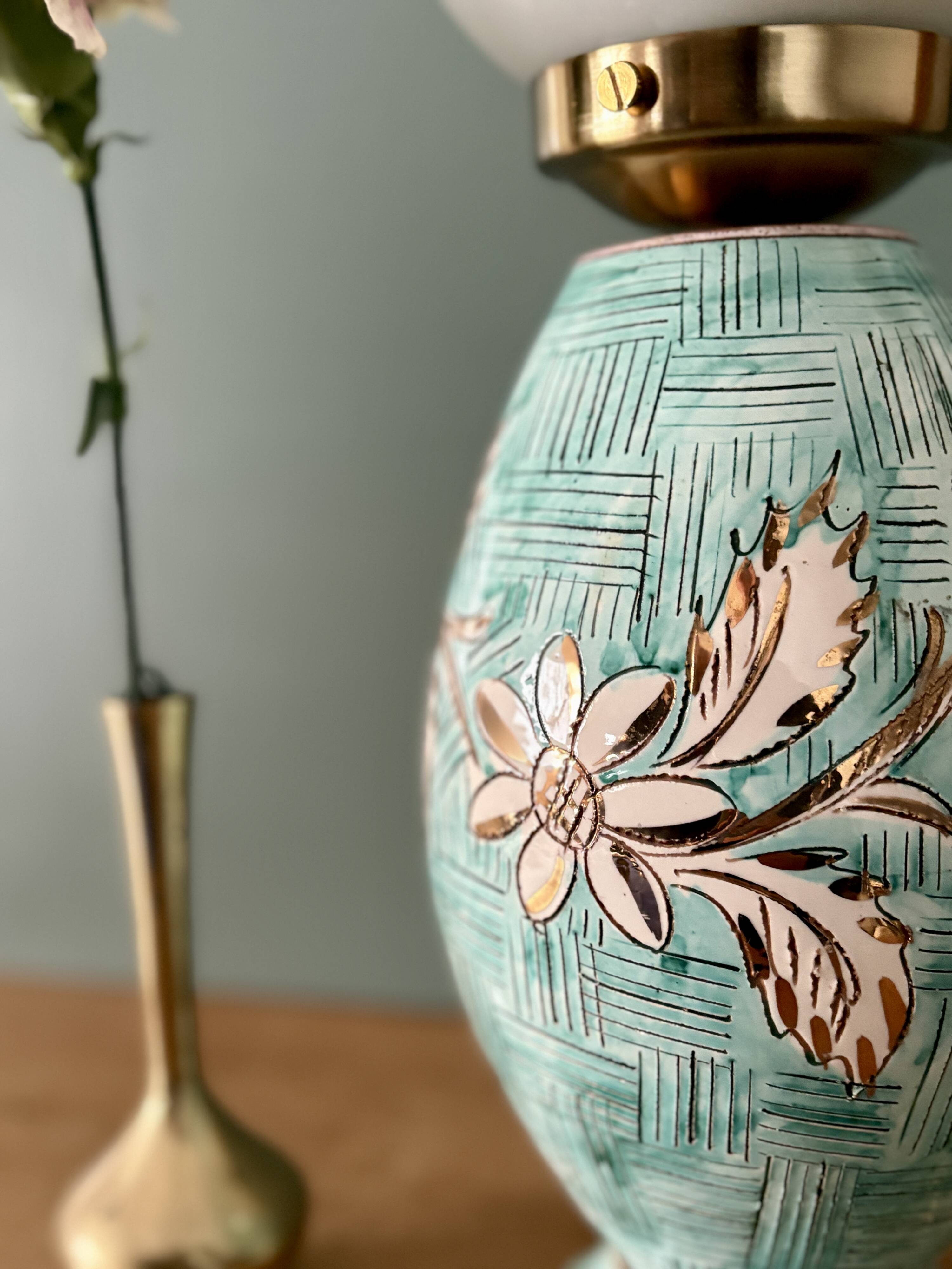 Lampe vintage en céramique et opaline blanche.