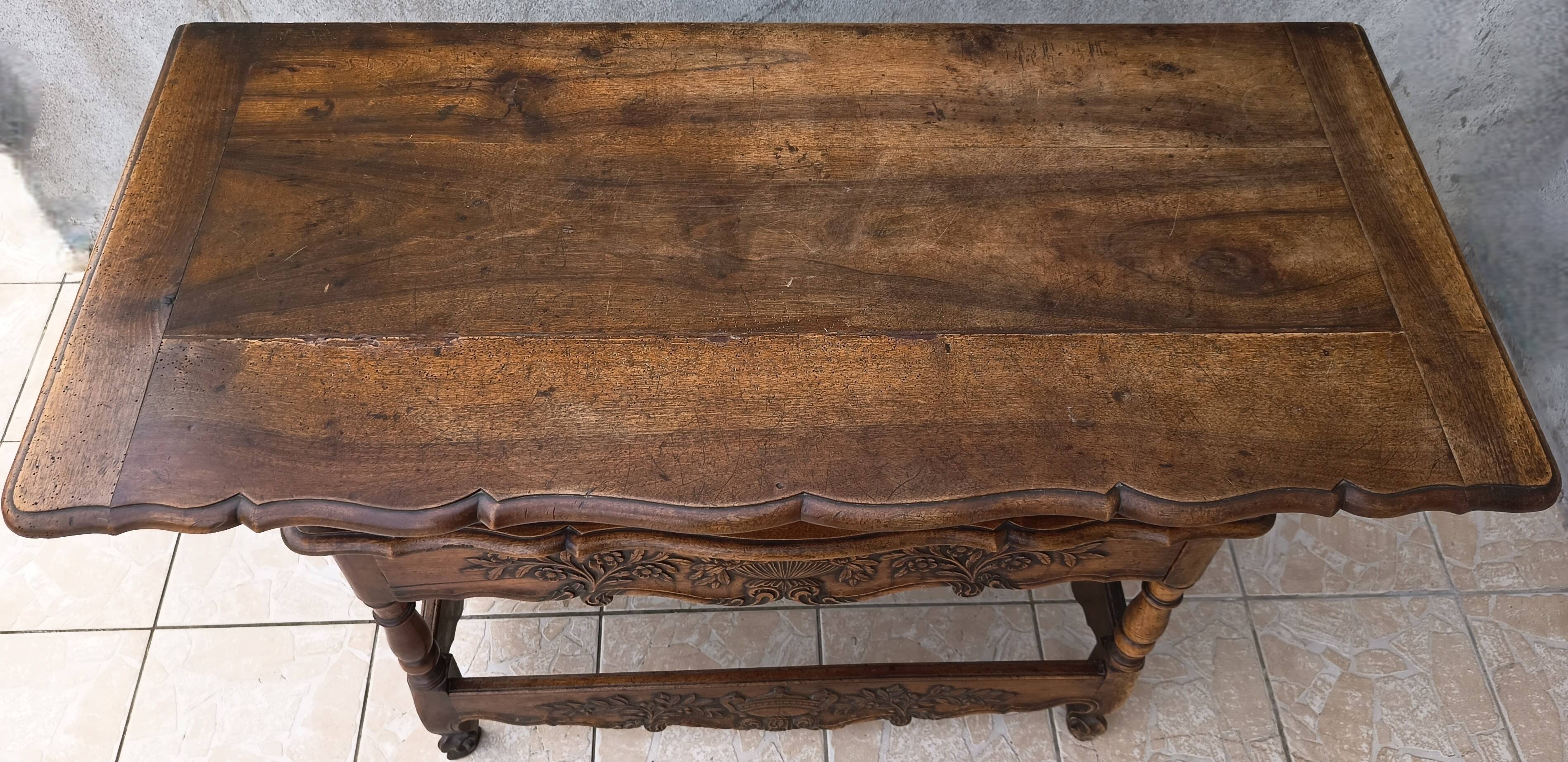 Provençal kneading trough in walnut from the 18th century.