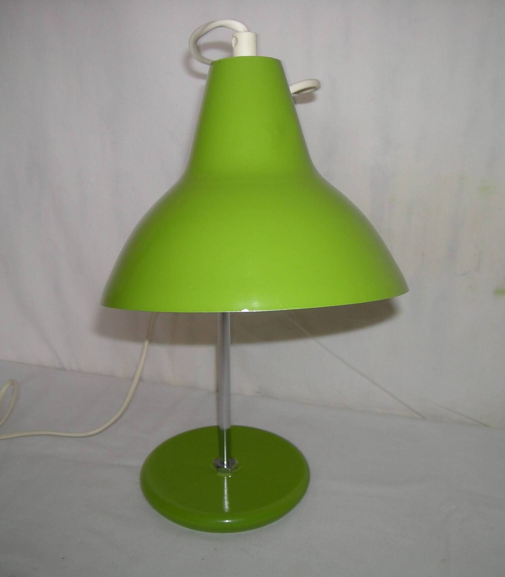 Green desk lamp with an arm from the 1970s.