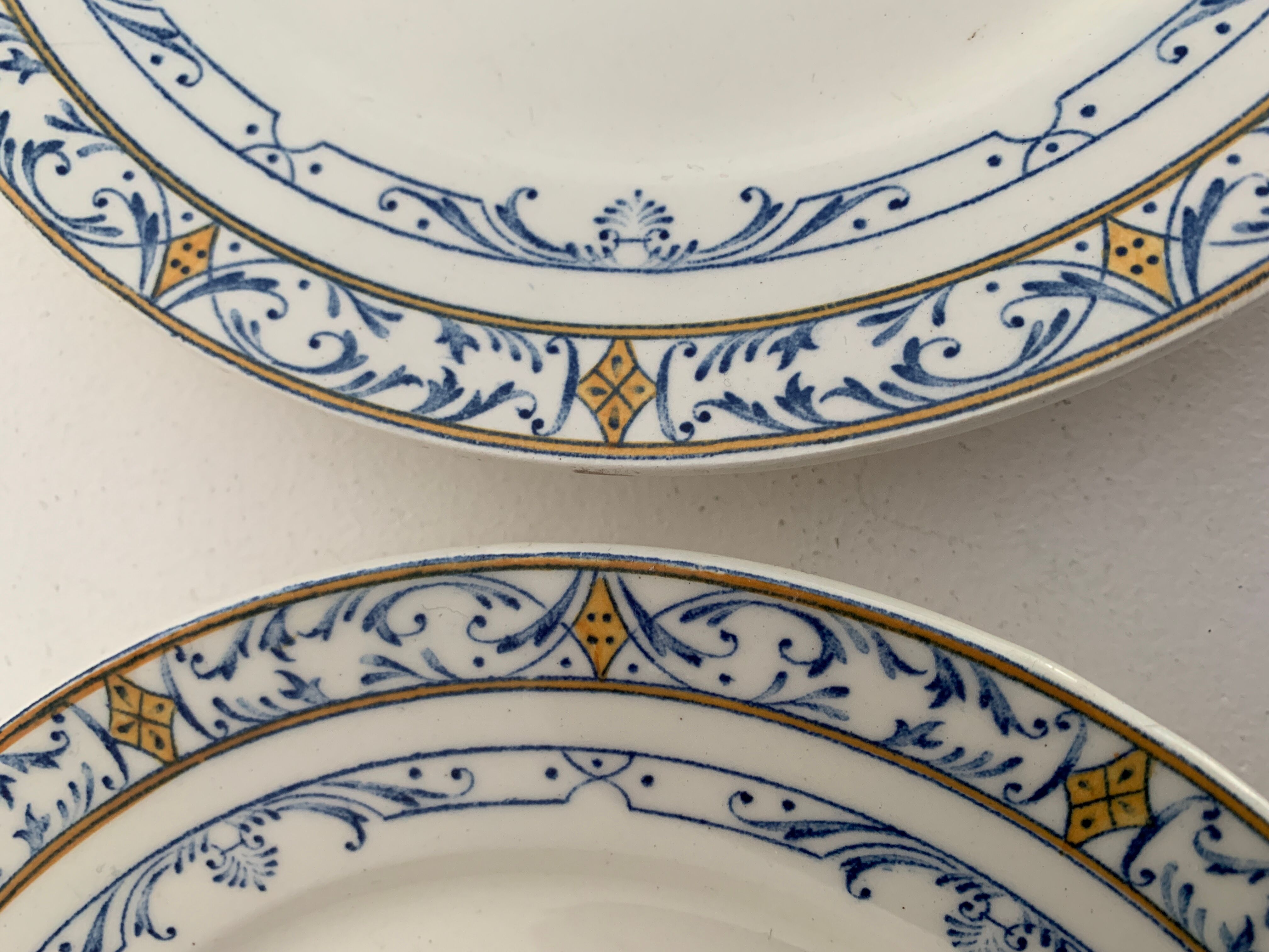11 old Creil and Montereau dessert plates, Colbert service