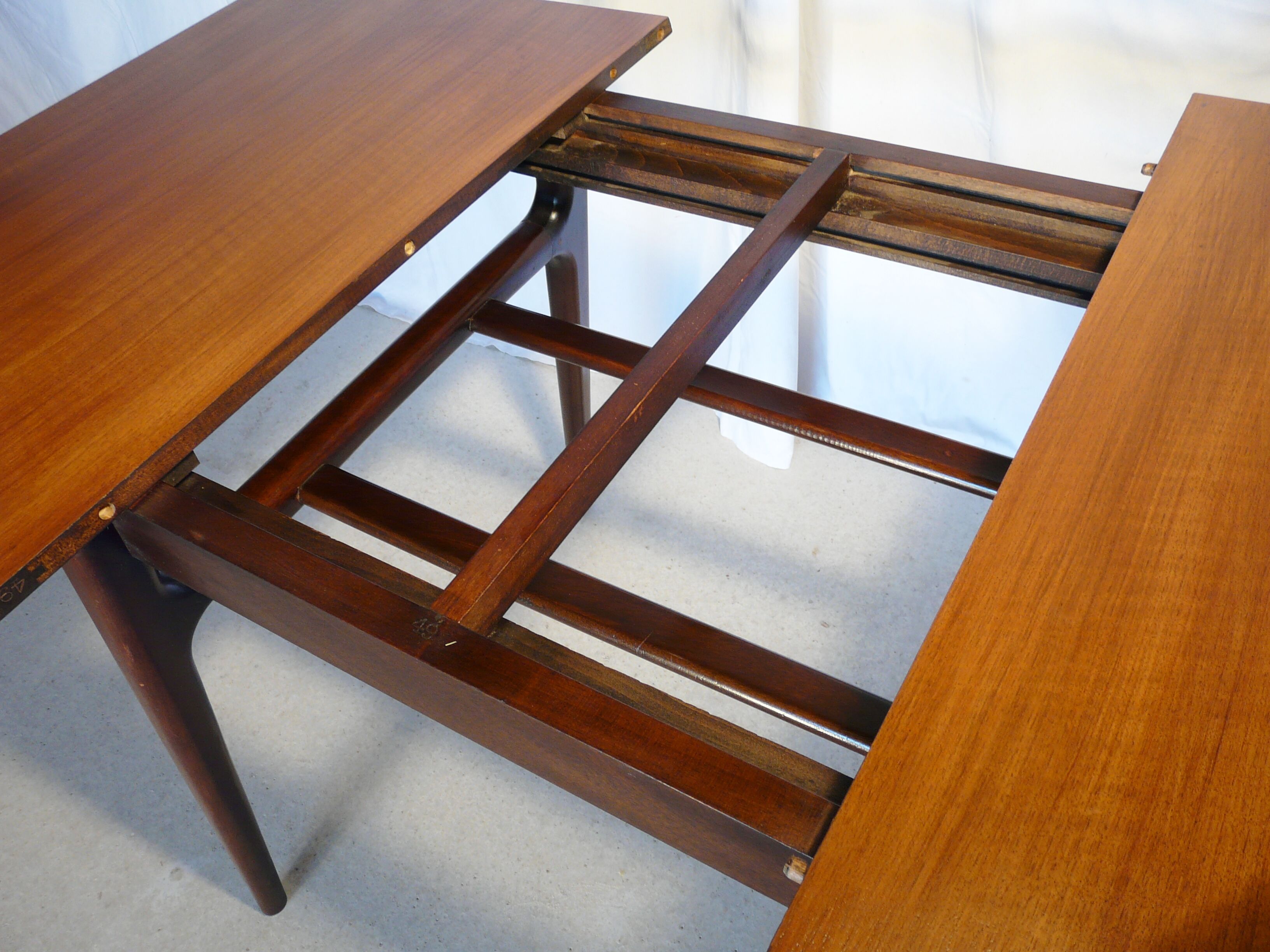 Scandinavian extendable rectangular table