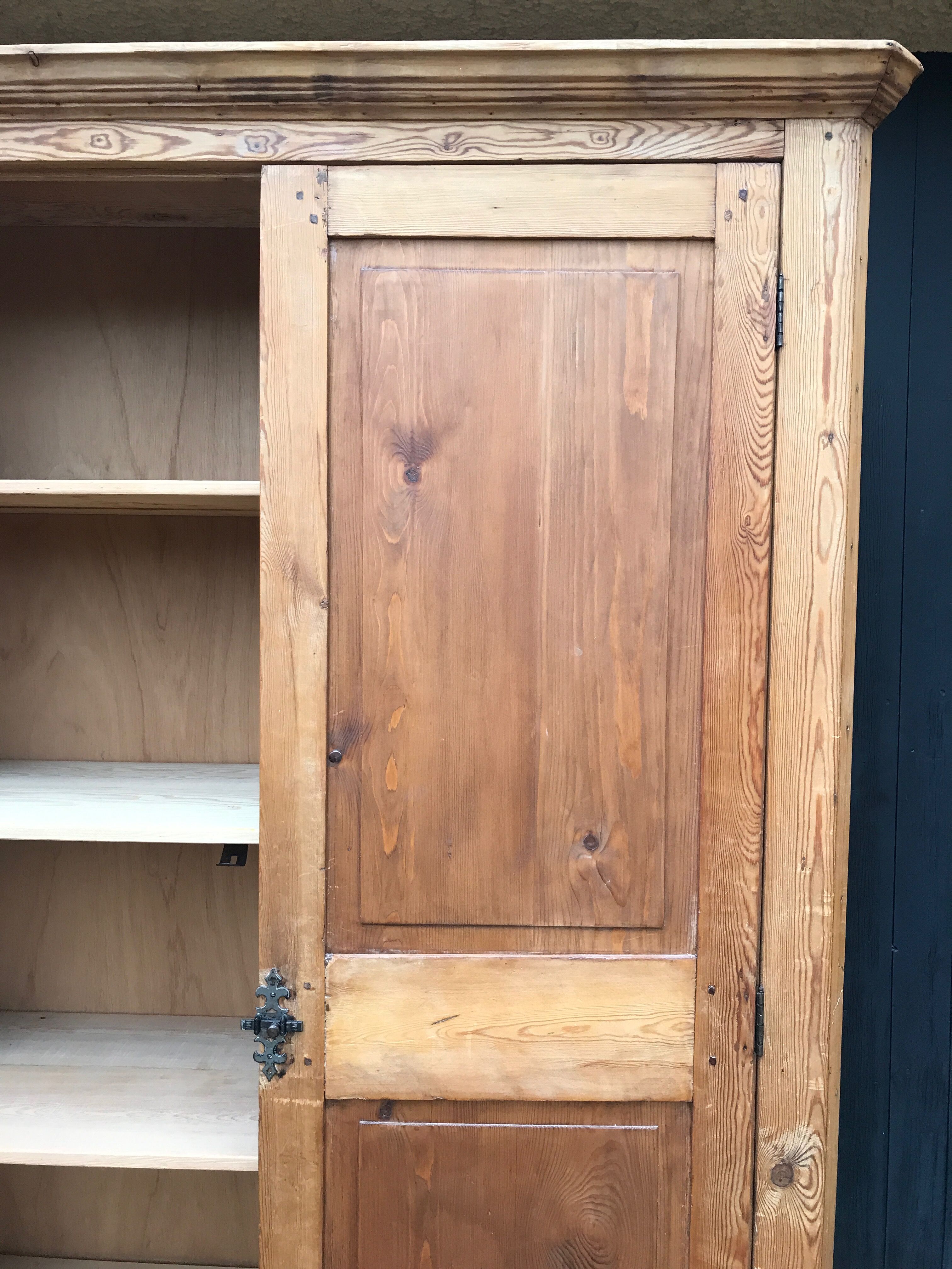 Armoire en bois