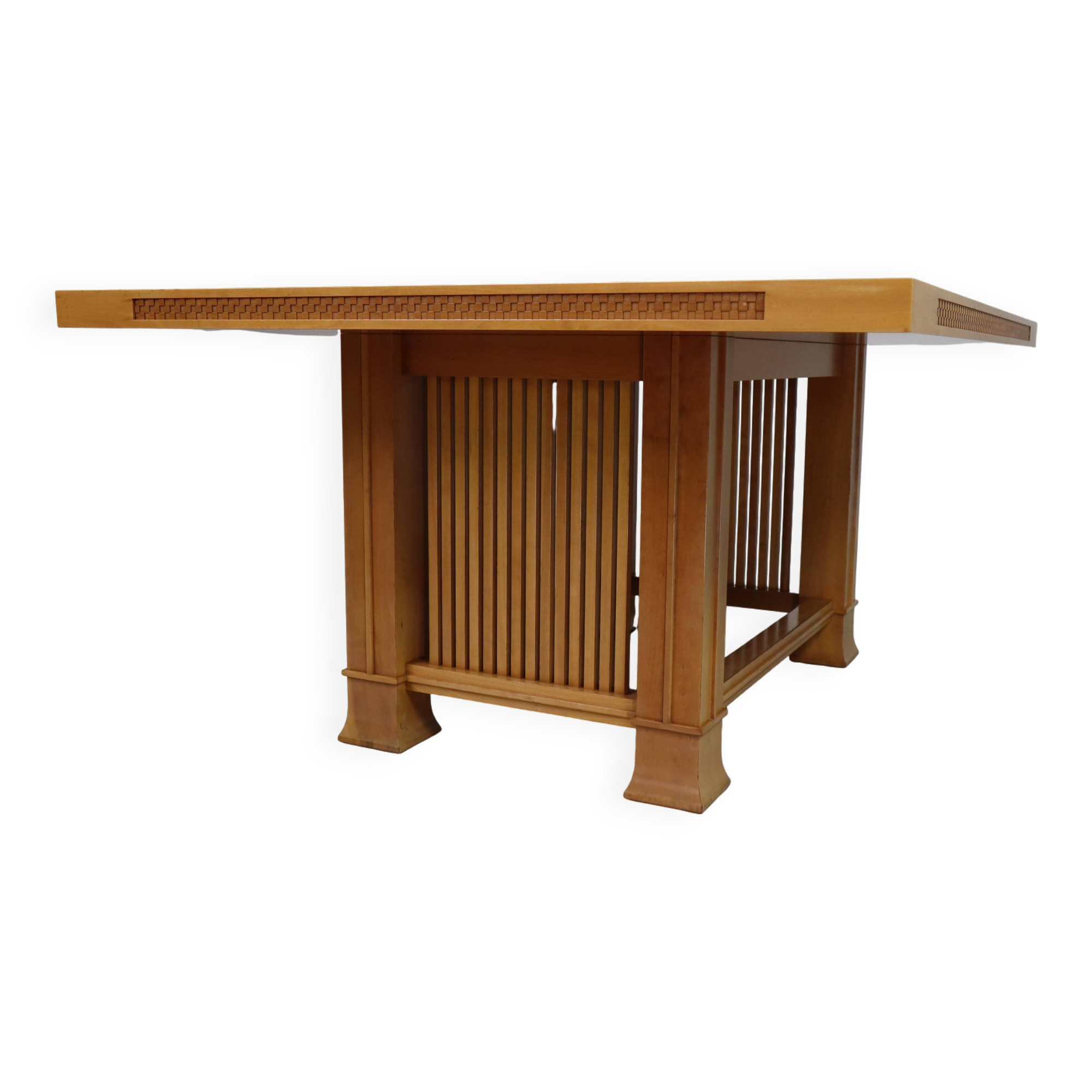 Husser 615 dining table by Frank Lloyd Wright produced by Cassina