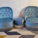Paire de fauteuils Crapaud et un pouf en velours bleu Vintage