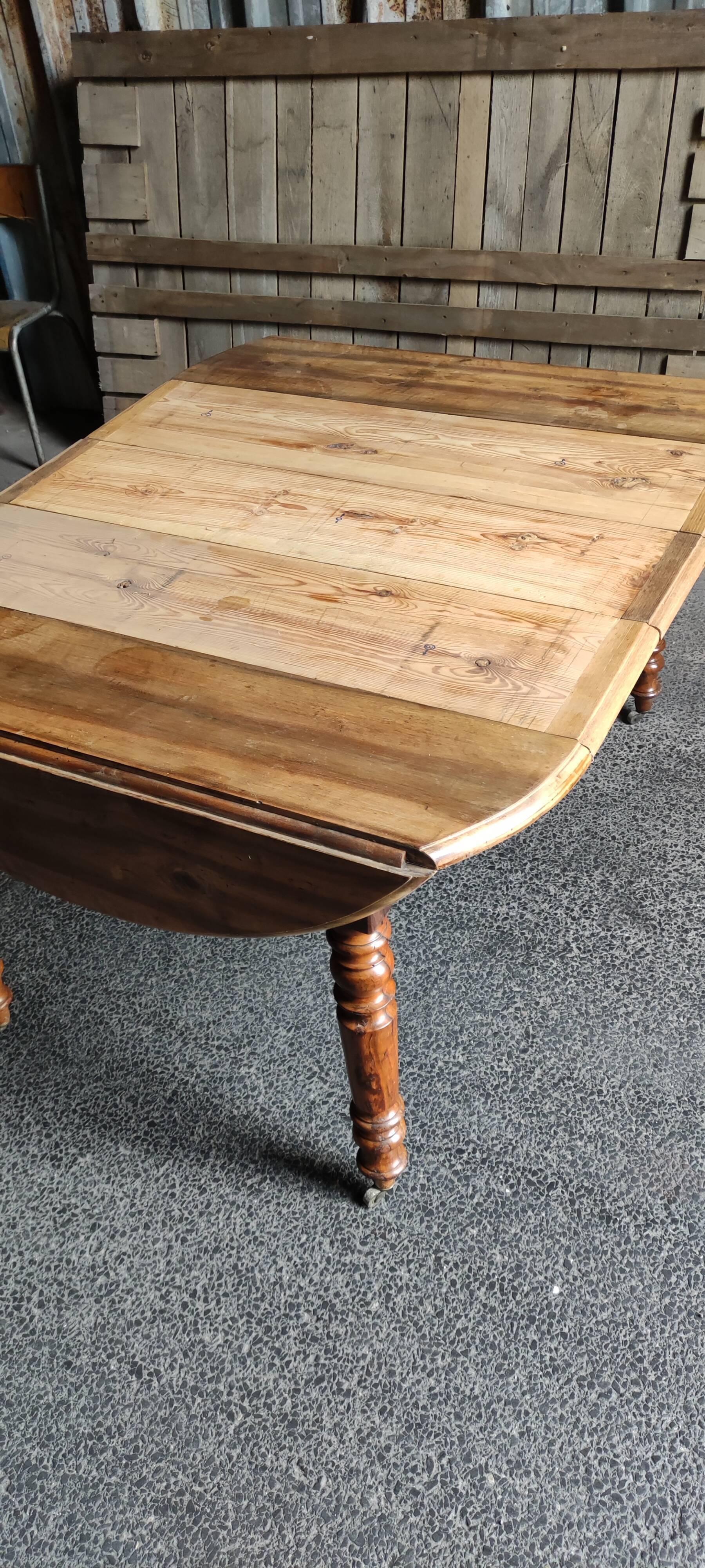 Louis Philippe table, 3 extensions, walnut tray
