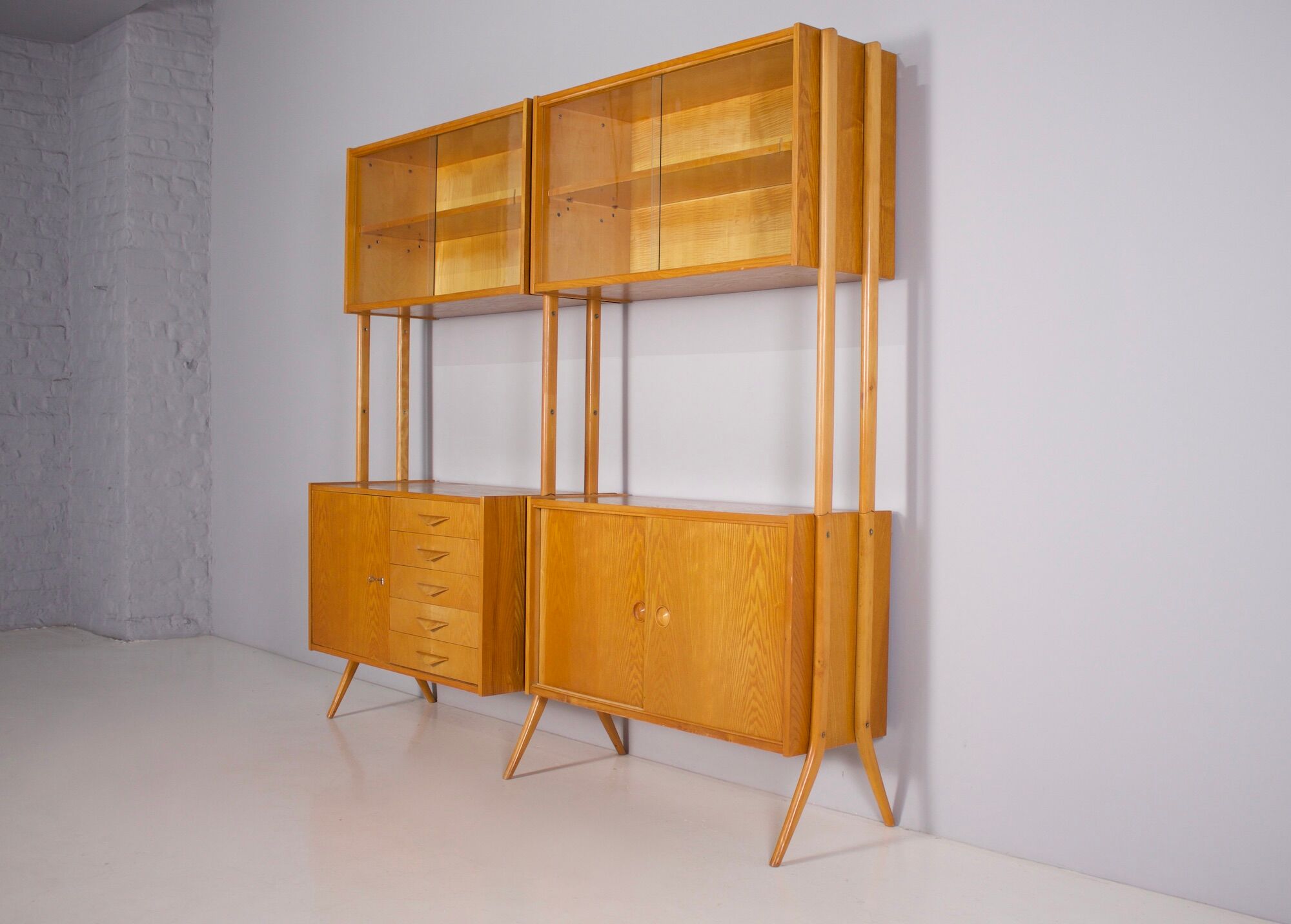 Double shelf on feet 1960's