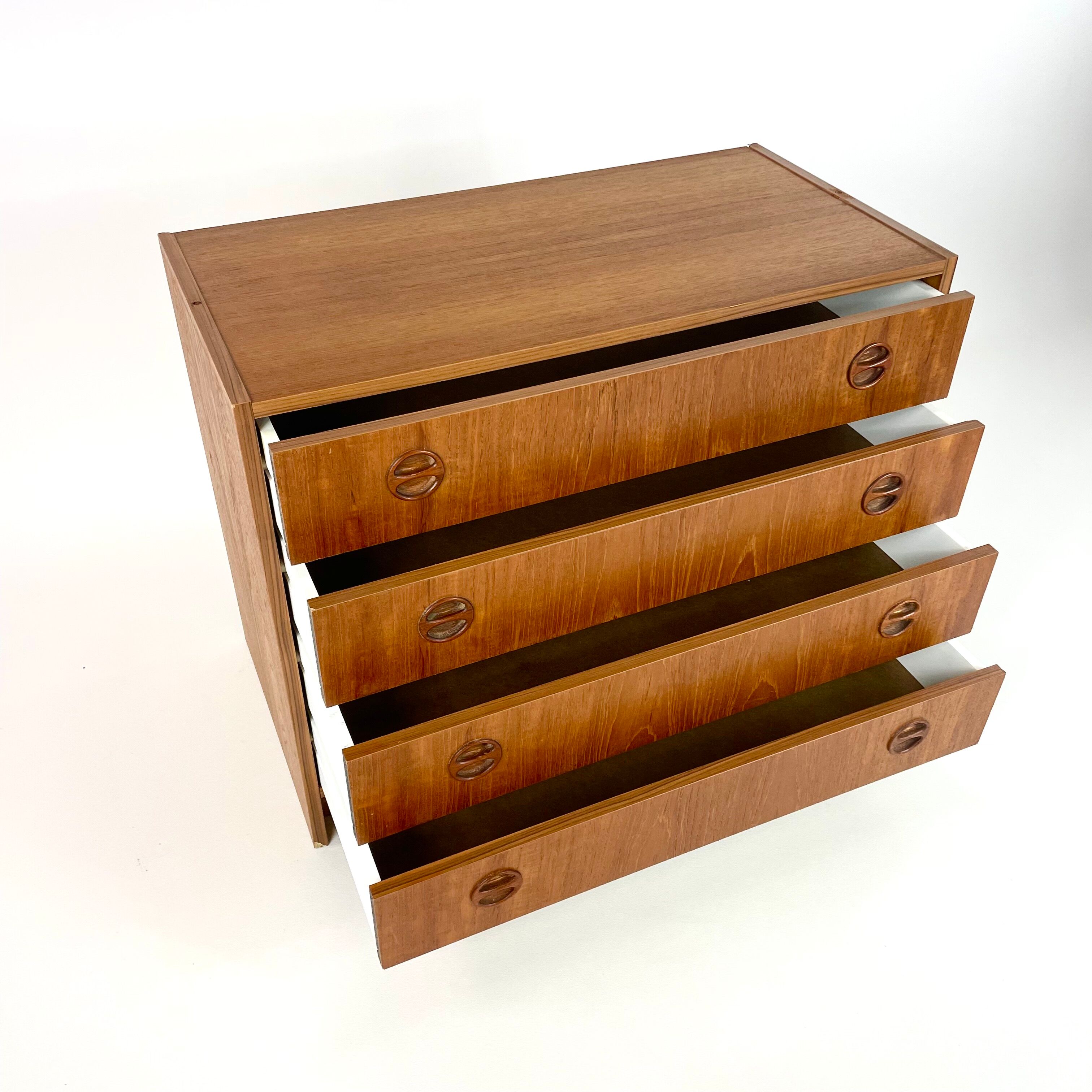 Vintage chest of drawers