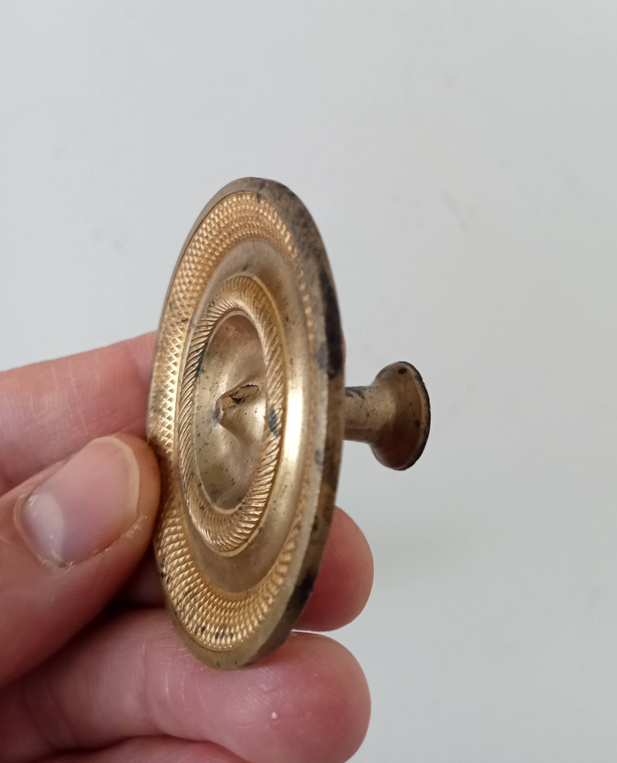 Pair of antique Empire furniture knobs from the 19th century in gilded bronze.