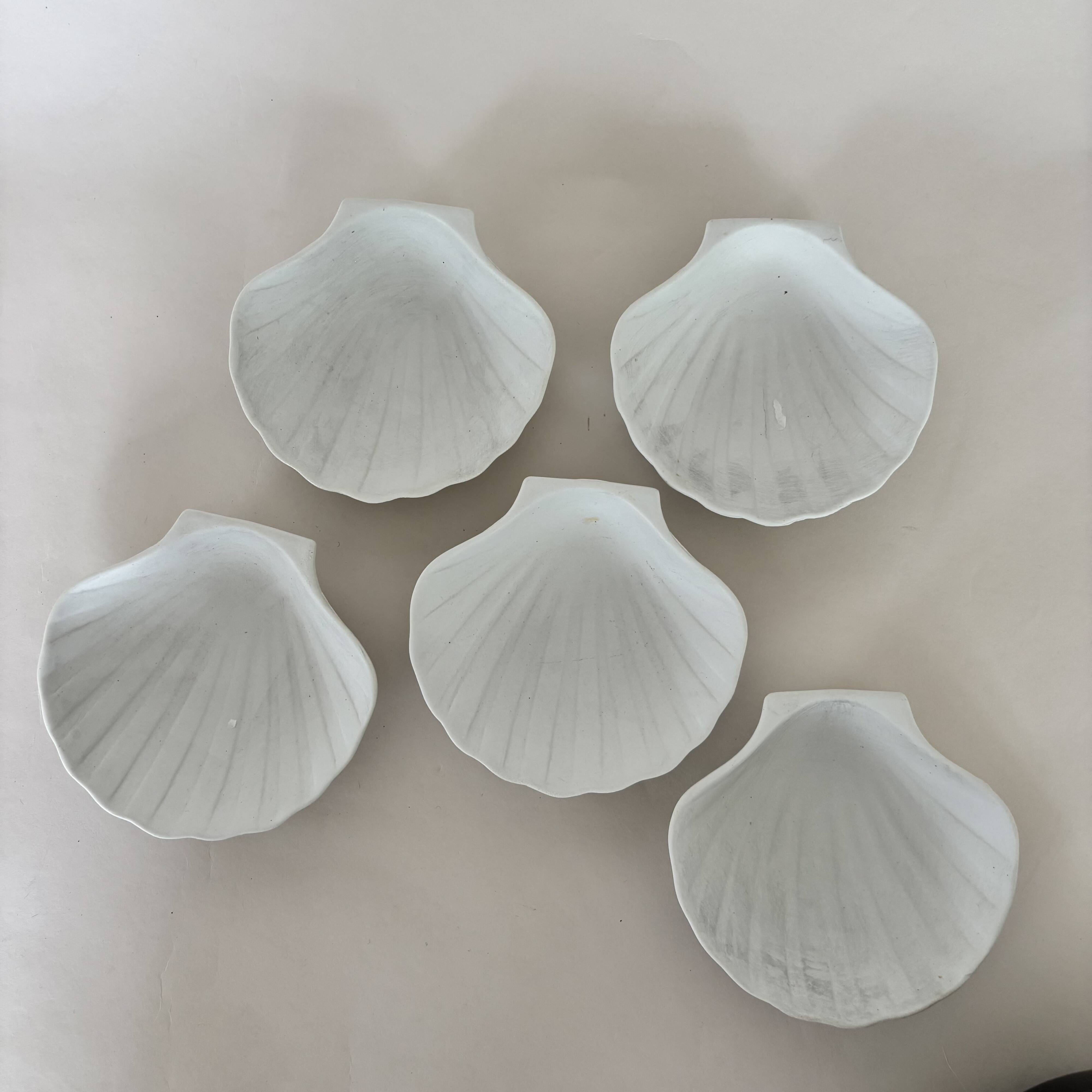 Set of 5 shell bowls