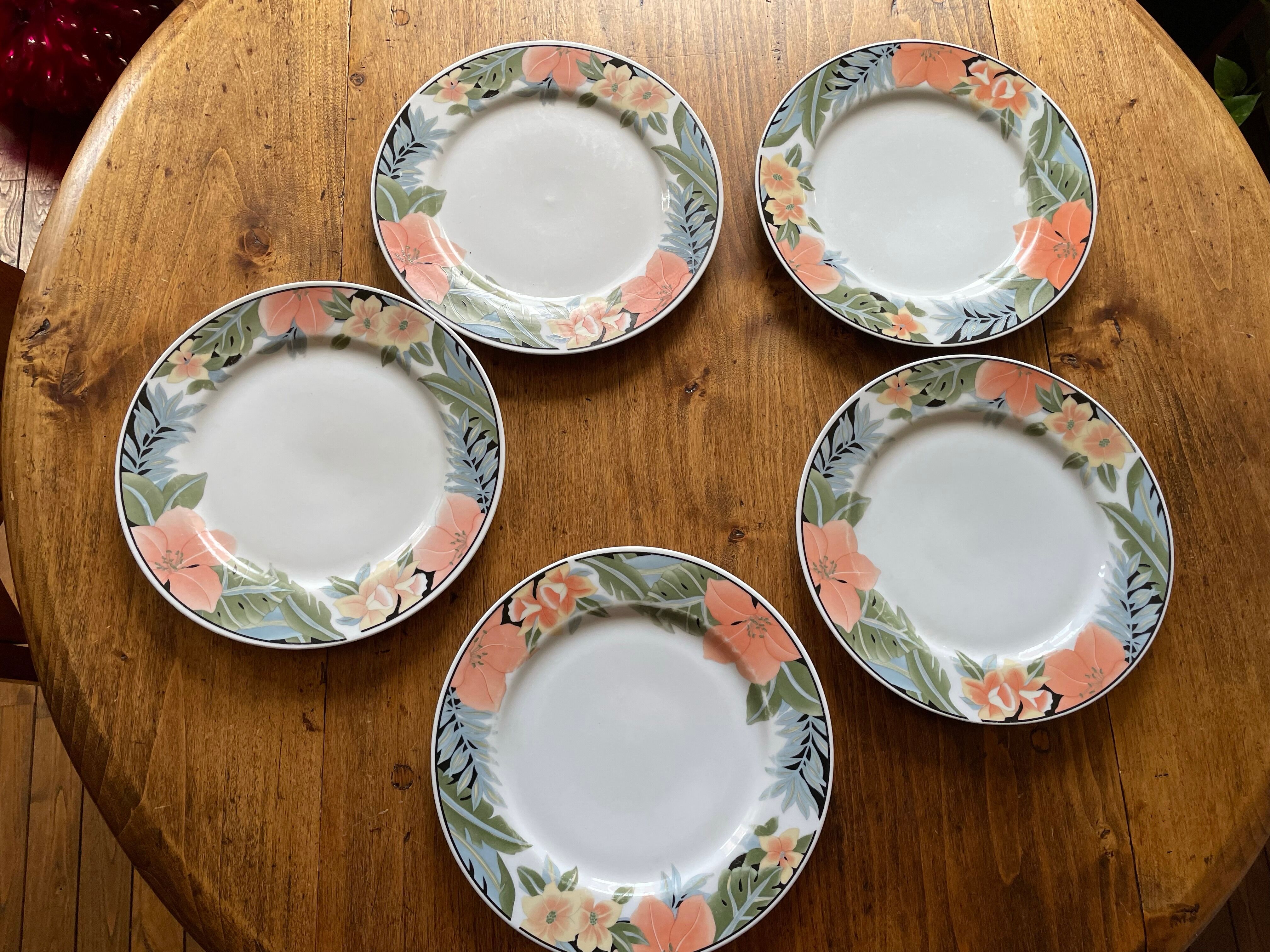 Set of 5 floral plates in vibrant colours, 1980s, vintage
