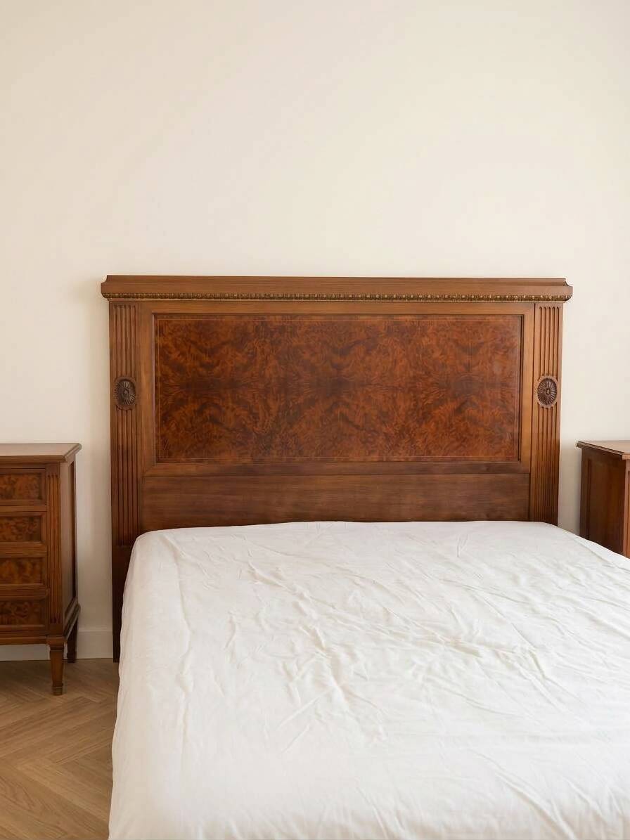 Double bed in Art Deco style with thuya burl wood and two bedside tables.