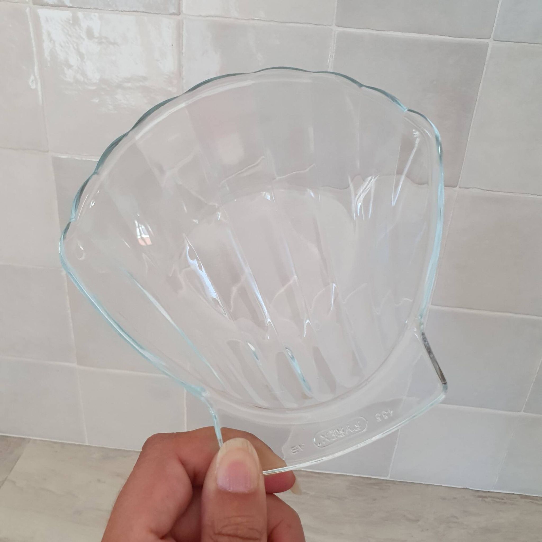 8 small presentation plates / transparent glass moulds