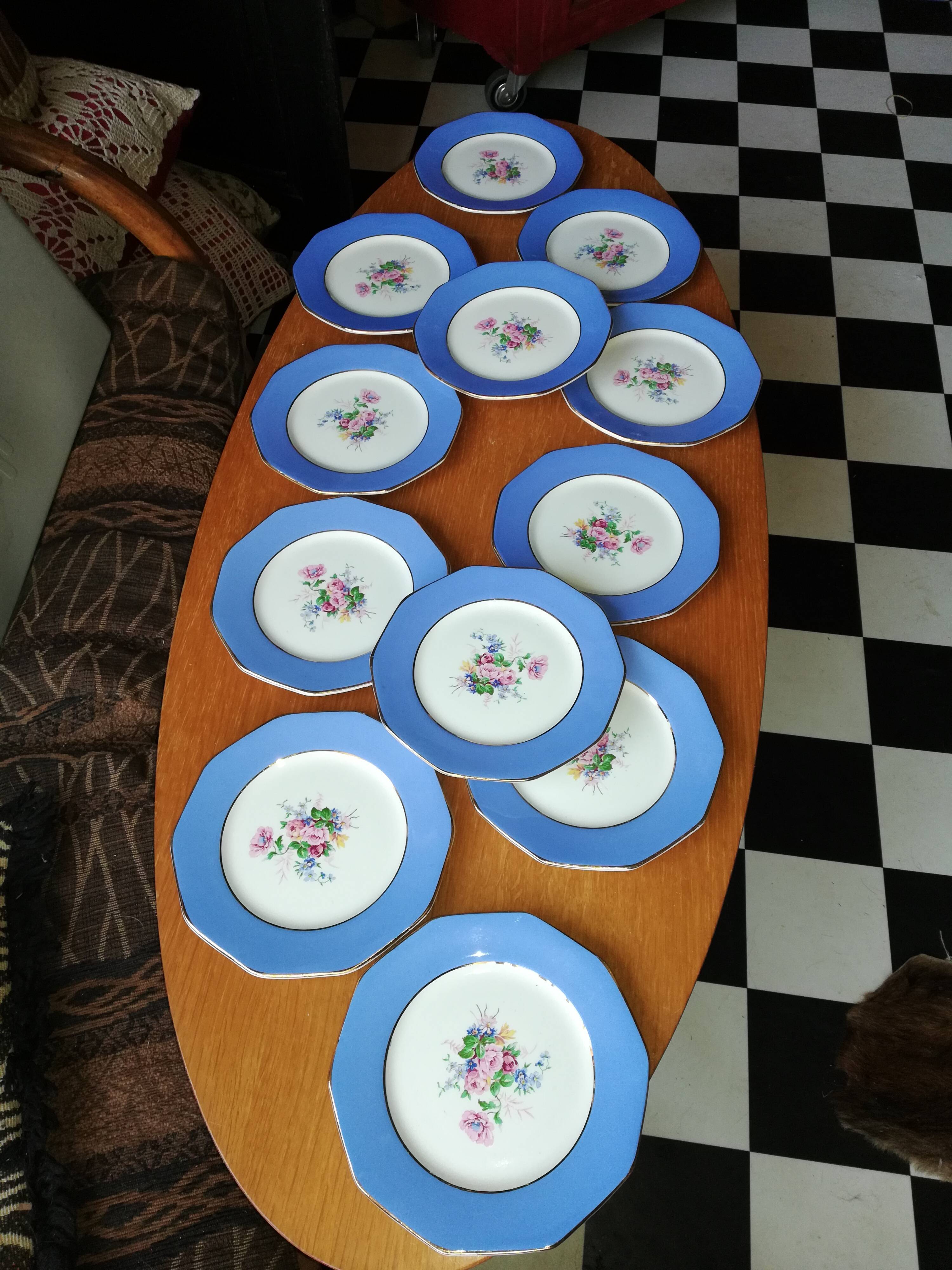 12 St Amand dessert plates