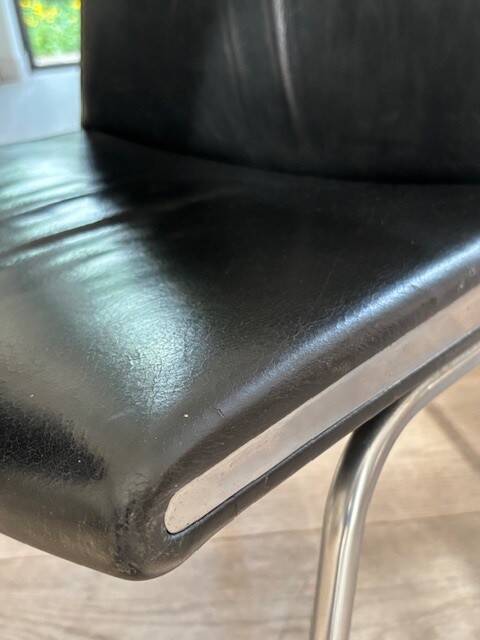 2 Airport leather armchairs by Hans Wegner - Denmark 1980s