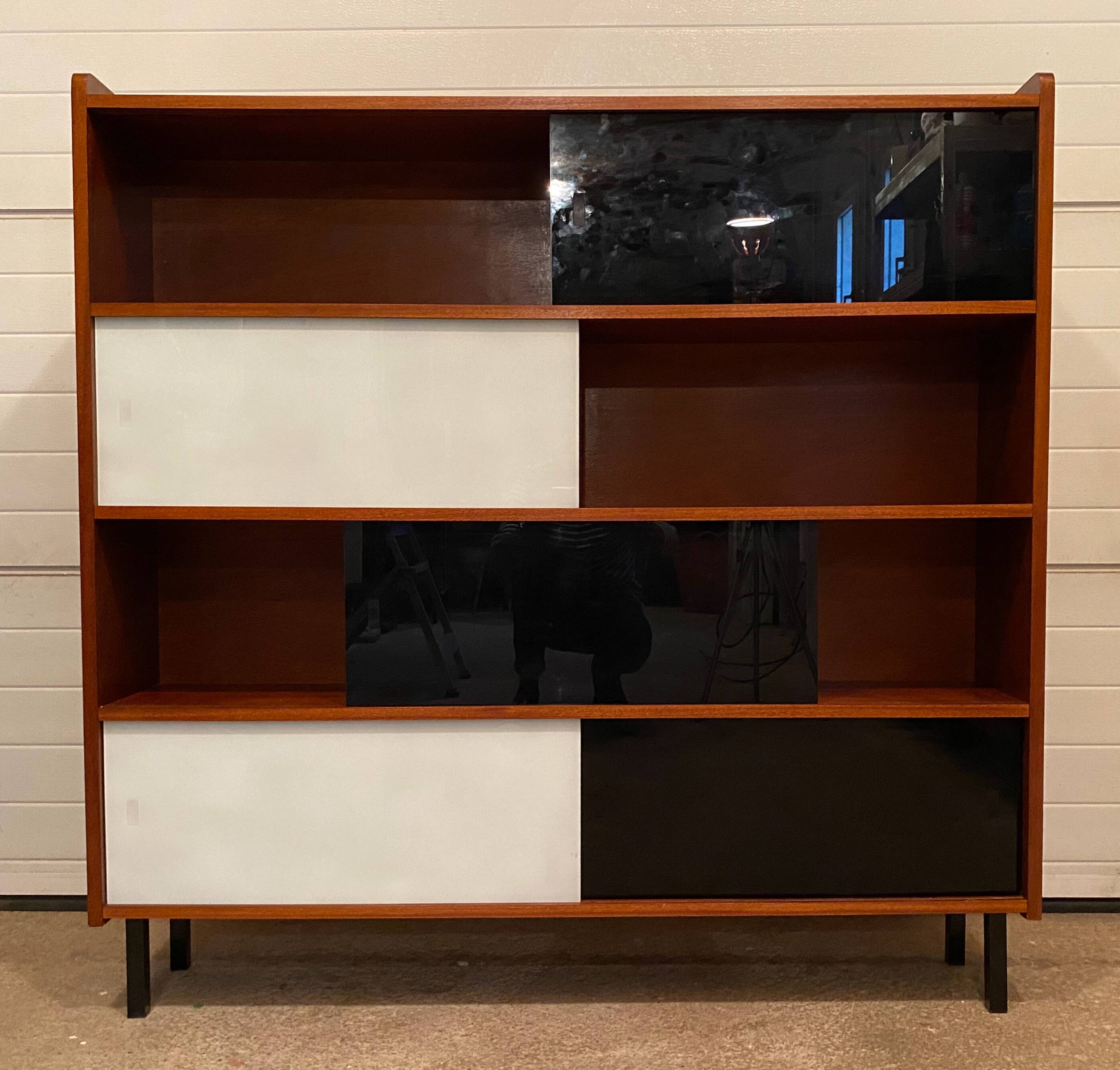 Vintage bookcase/display cabinet