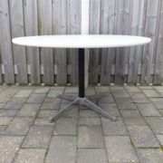 Table ronde par George Nelson pour Herman Miller USA années 1970
