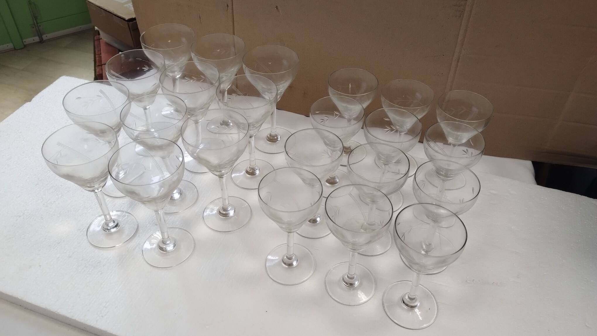 set of 23 champagne glasses or wine glasses in chiseled crystal.