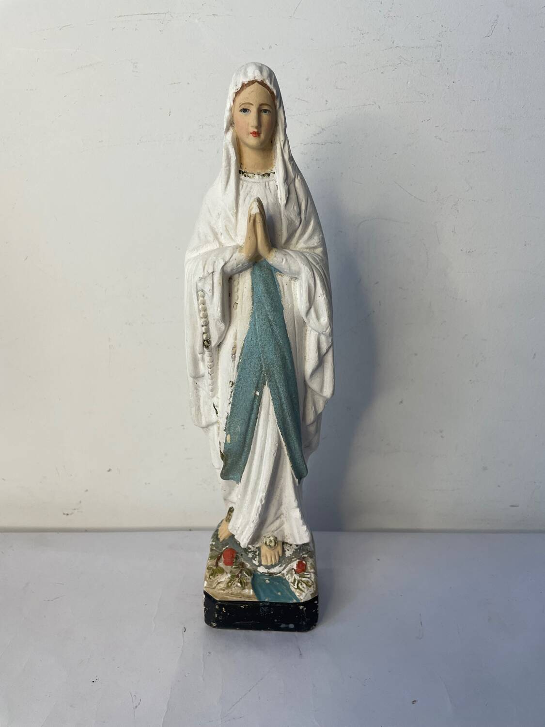 Ancienne vierge en plâtre