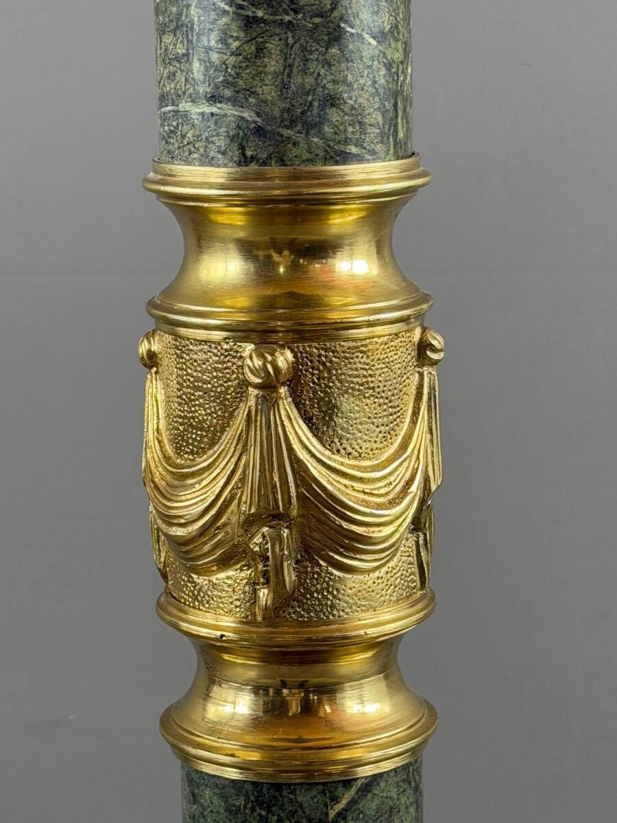 Pair of green marble columns, gilded bronze and gilded brass, 20th Century