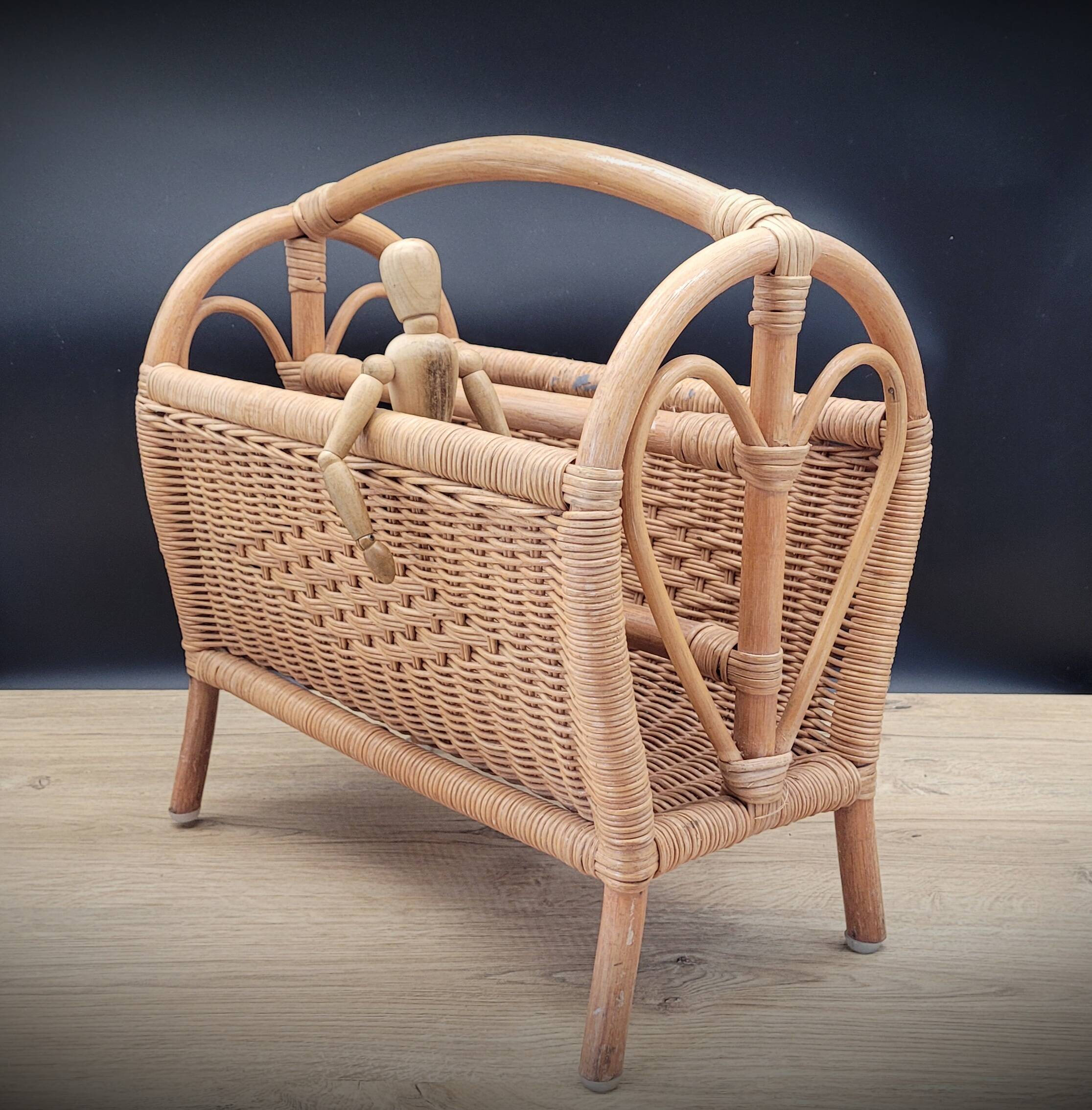 Rattan heart magazine rack