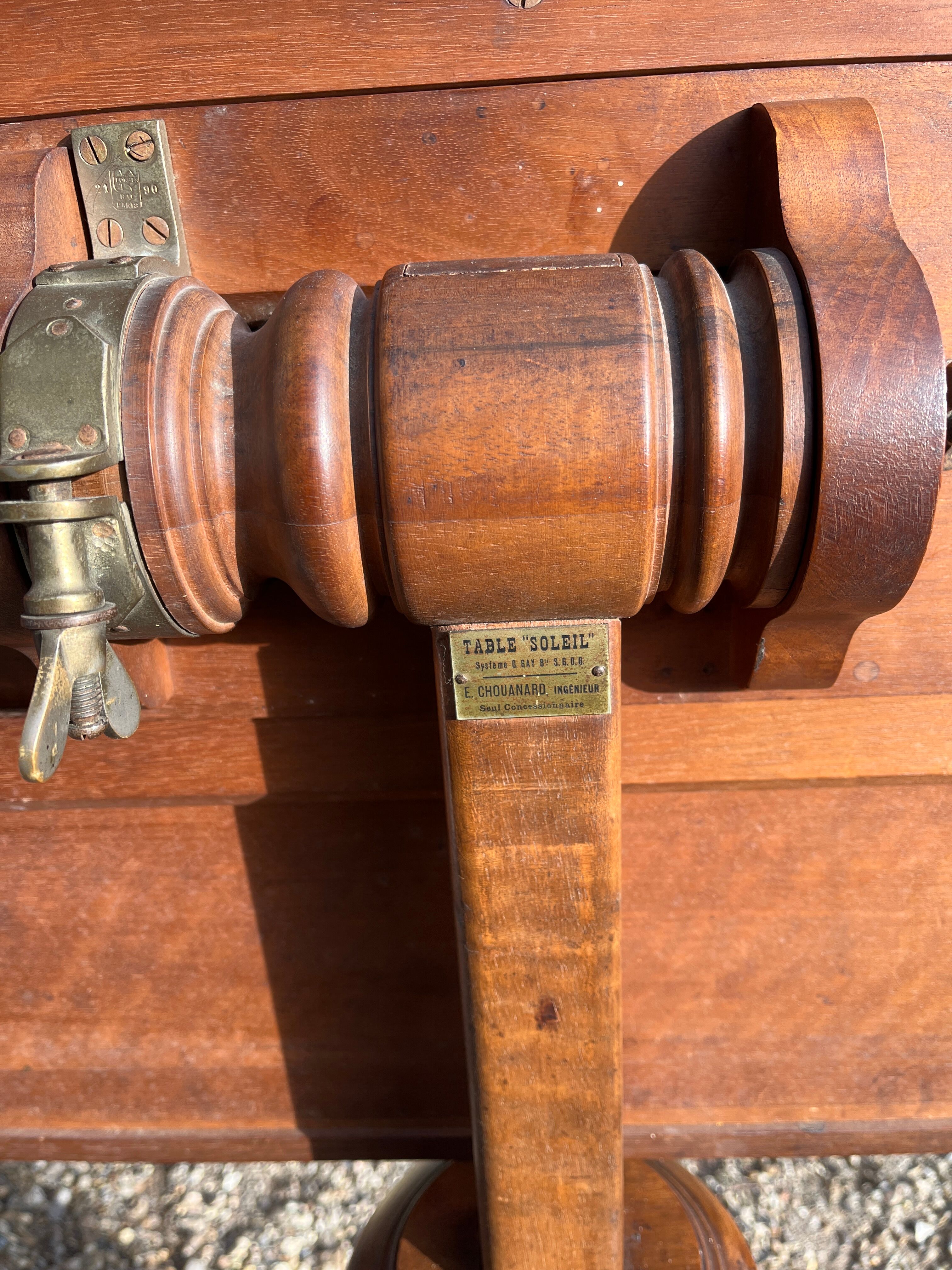 Drawing table / architect with sun system by E.Chouanard