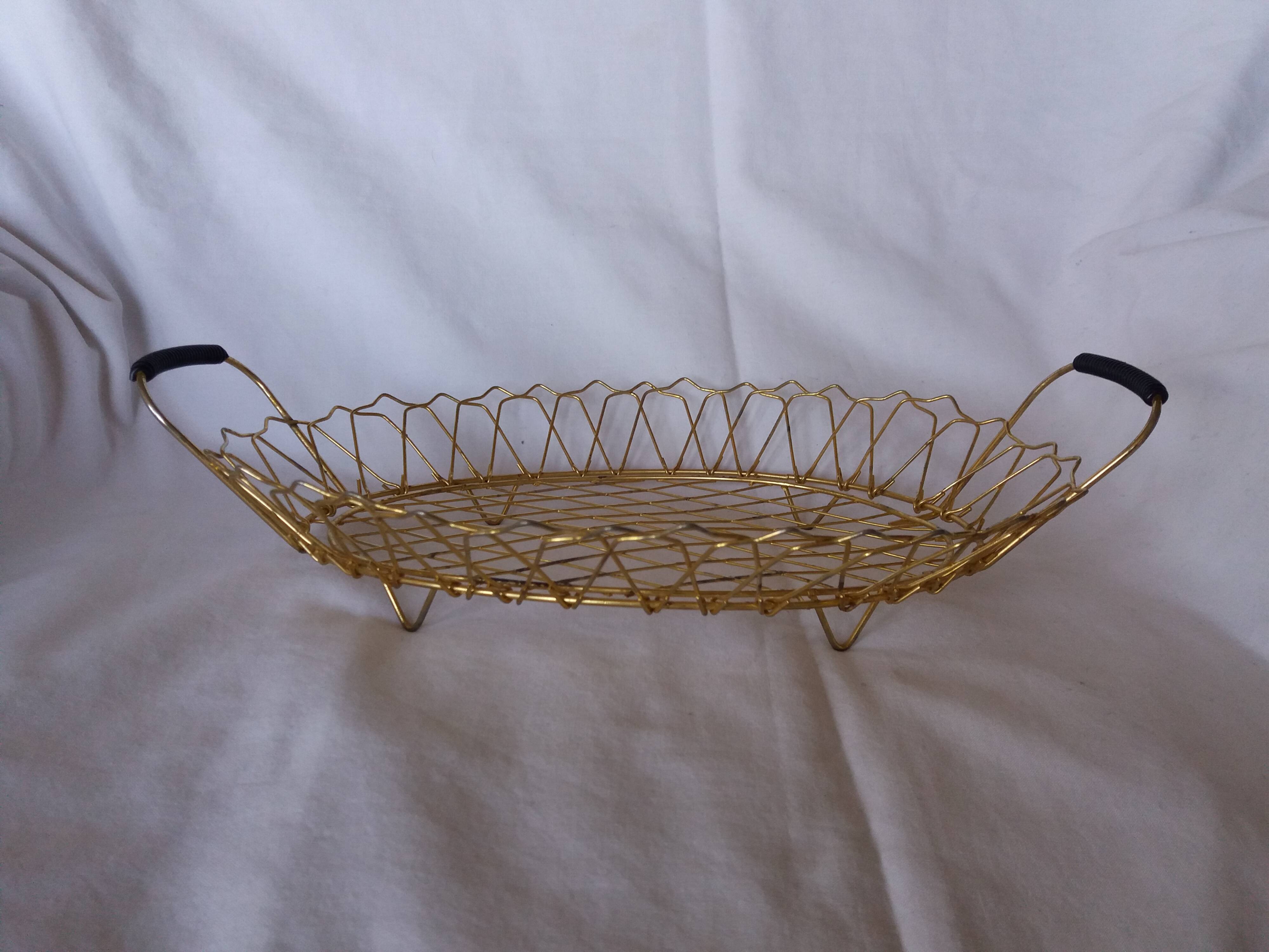 Flat gold metal and scoubidou basket basket
