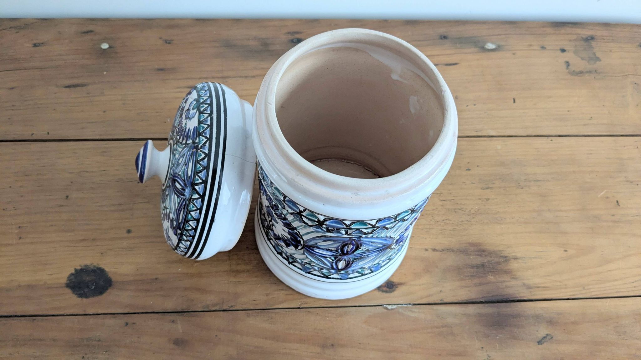 Covered ceramic pot, Tunisian artisan – 1970s – Blue and turquoise