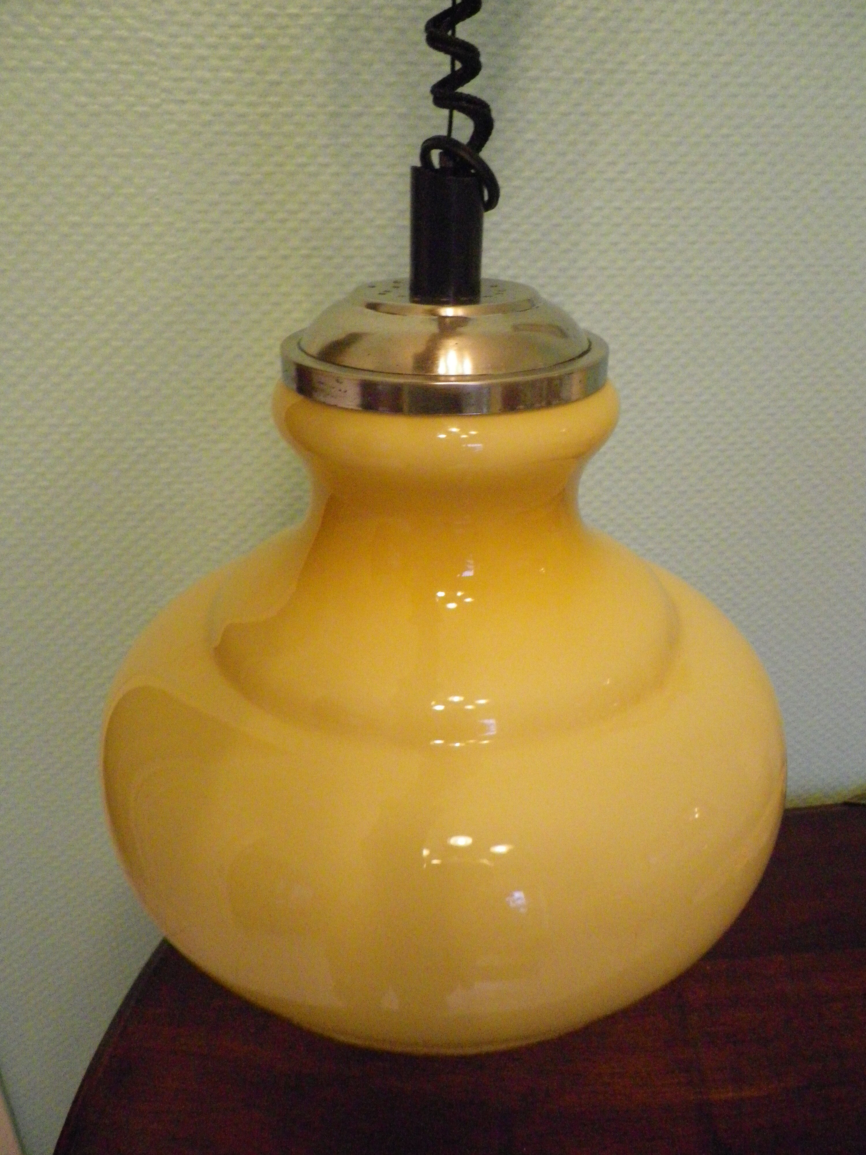 Suspension up and down, opaline lampshade, chrome metal, volvit system