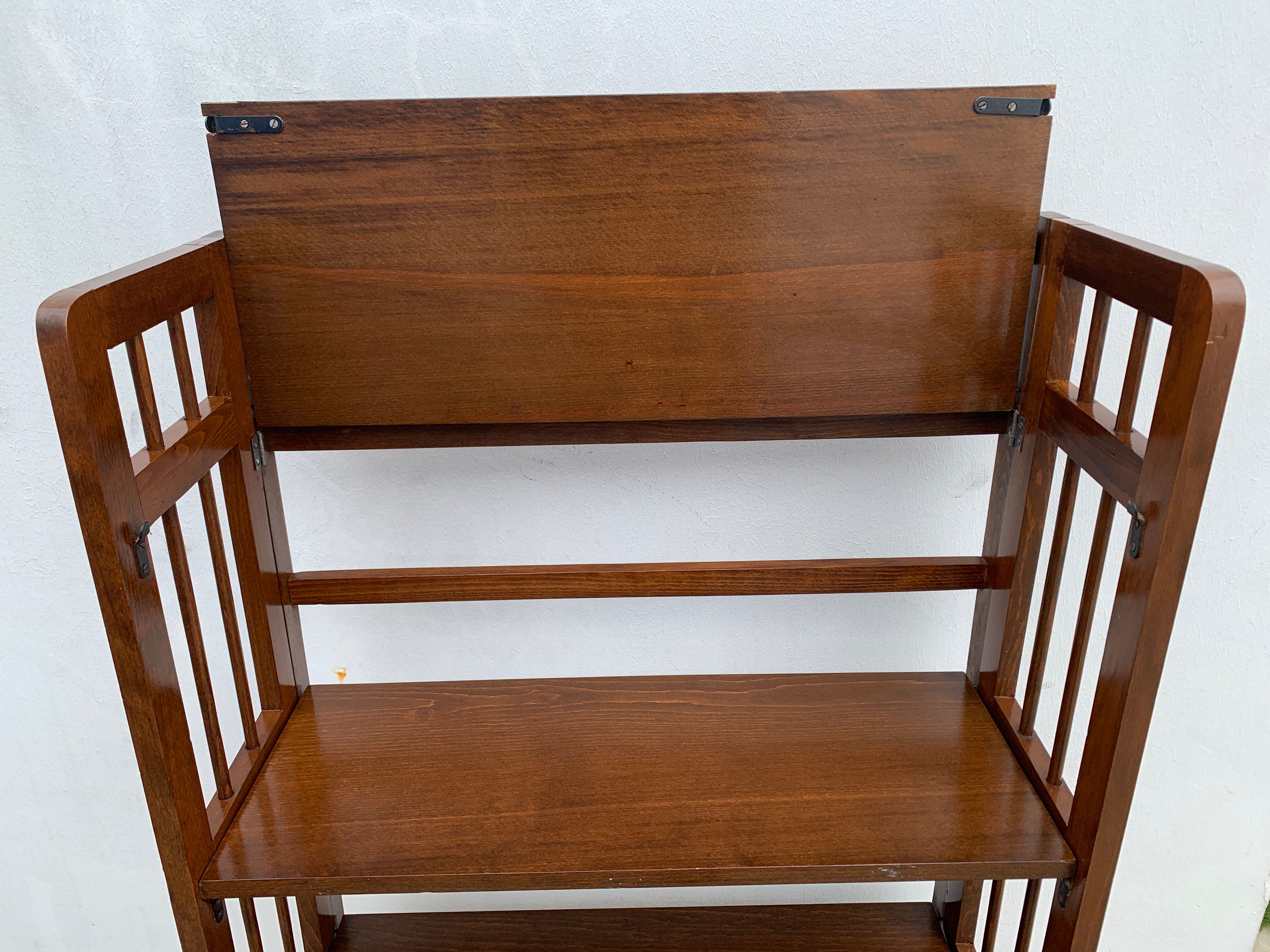 Pair of folding wooden bookcases, 4 shelves, 1950