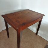 Spindle legs desk