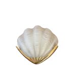 Shell-shaped wall light in Art Deco style with frosted glass and gilded bronze.