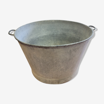 Old zinc basin 67cms in diameter