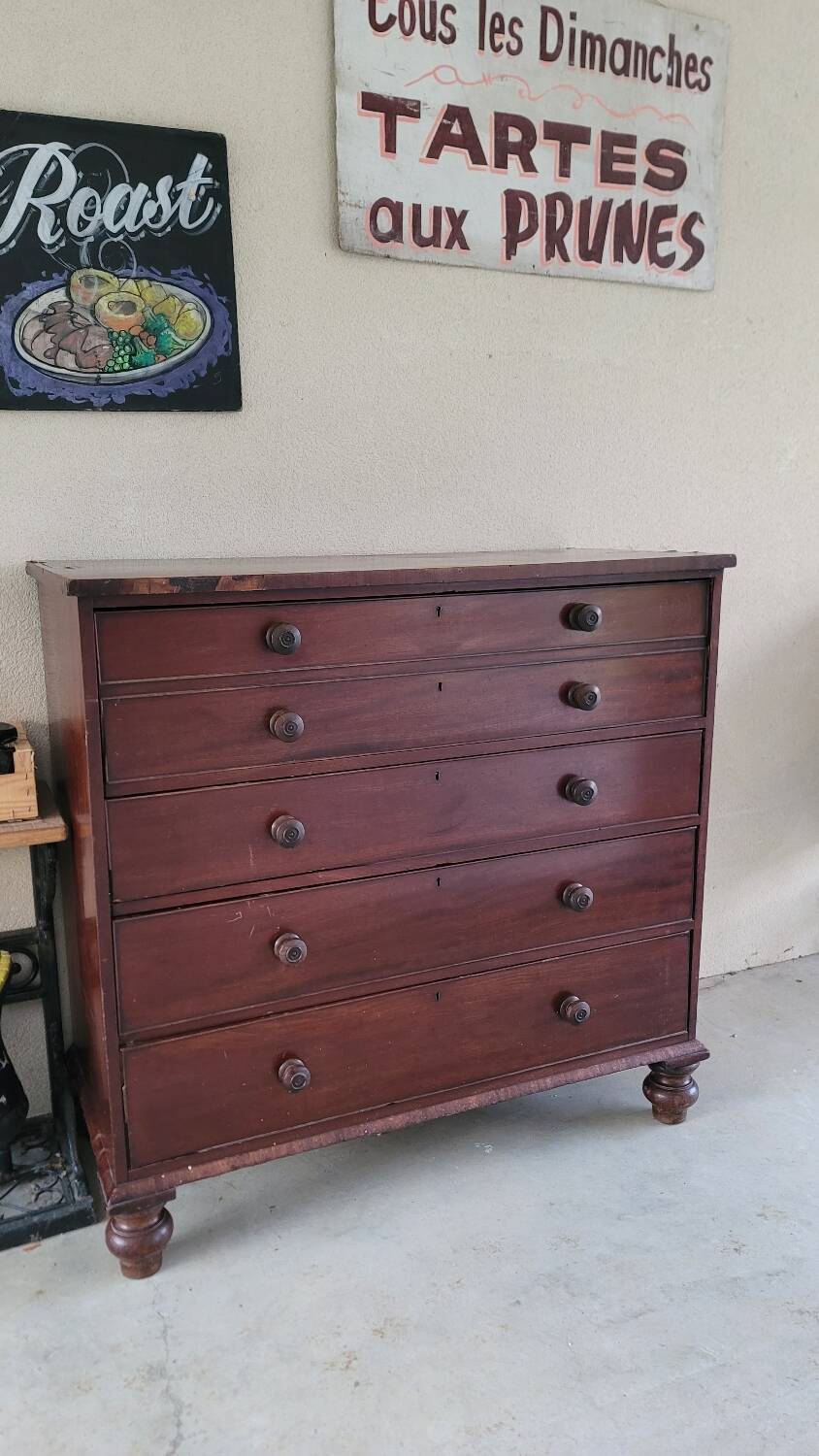 Victorian chest of drawers