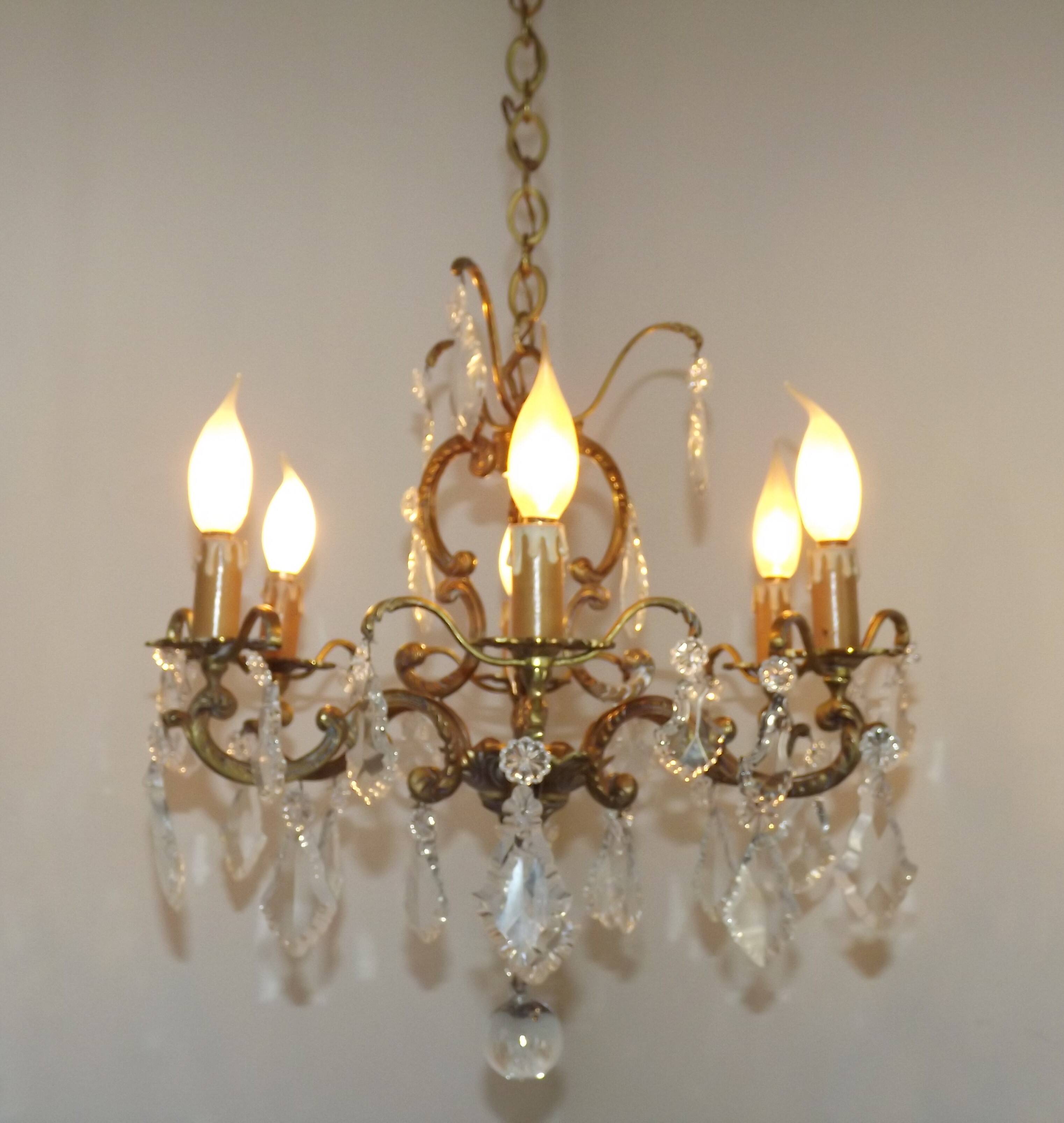 Lustre en bronze à 6 lumières, en cristal, en cage à 3 côtés de style Art Nouveau.