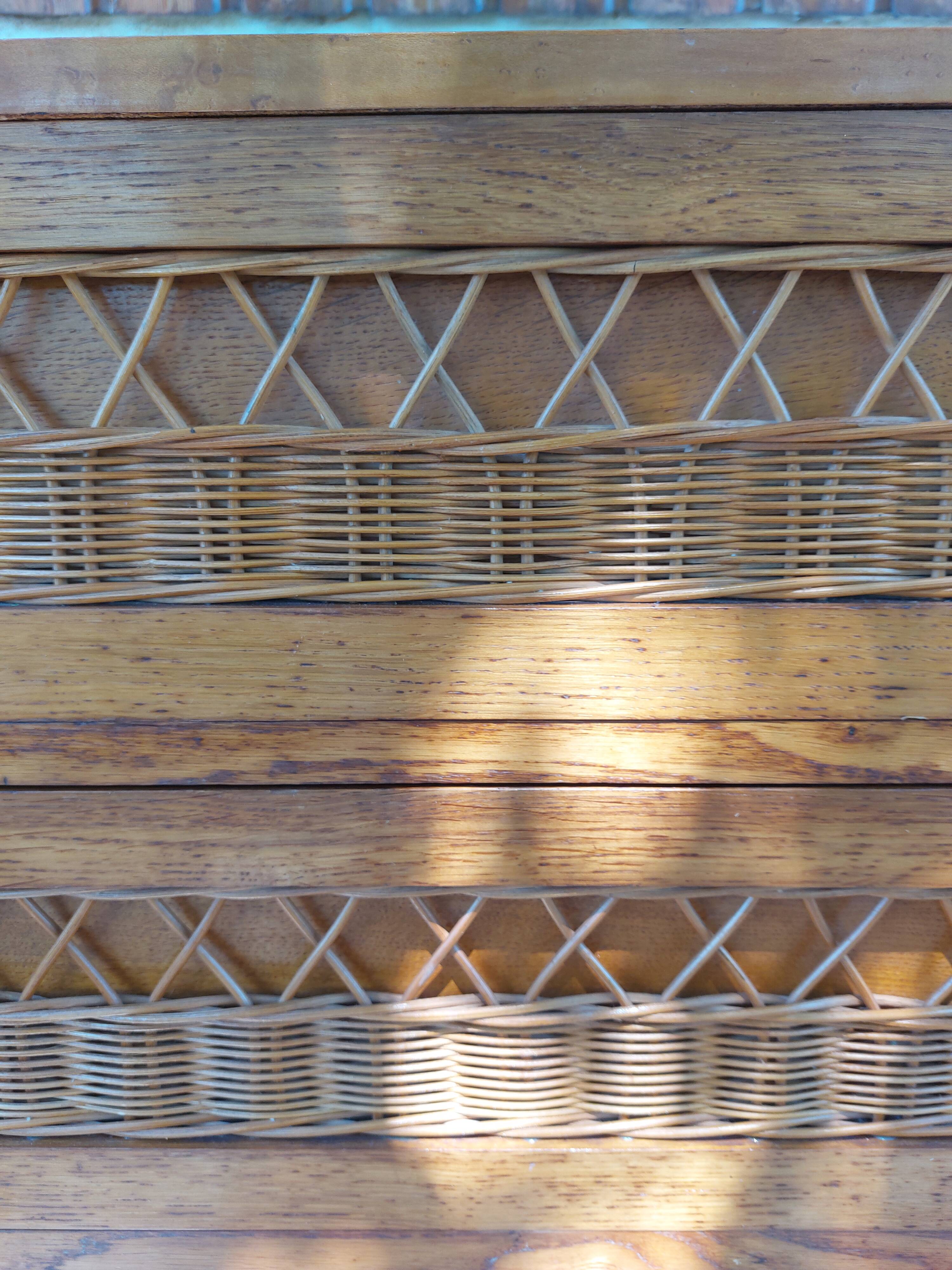 Commode vintage pieds compas en bois massif et osier