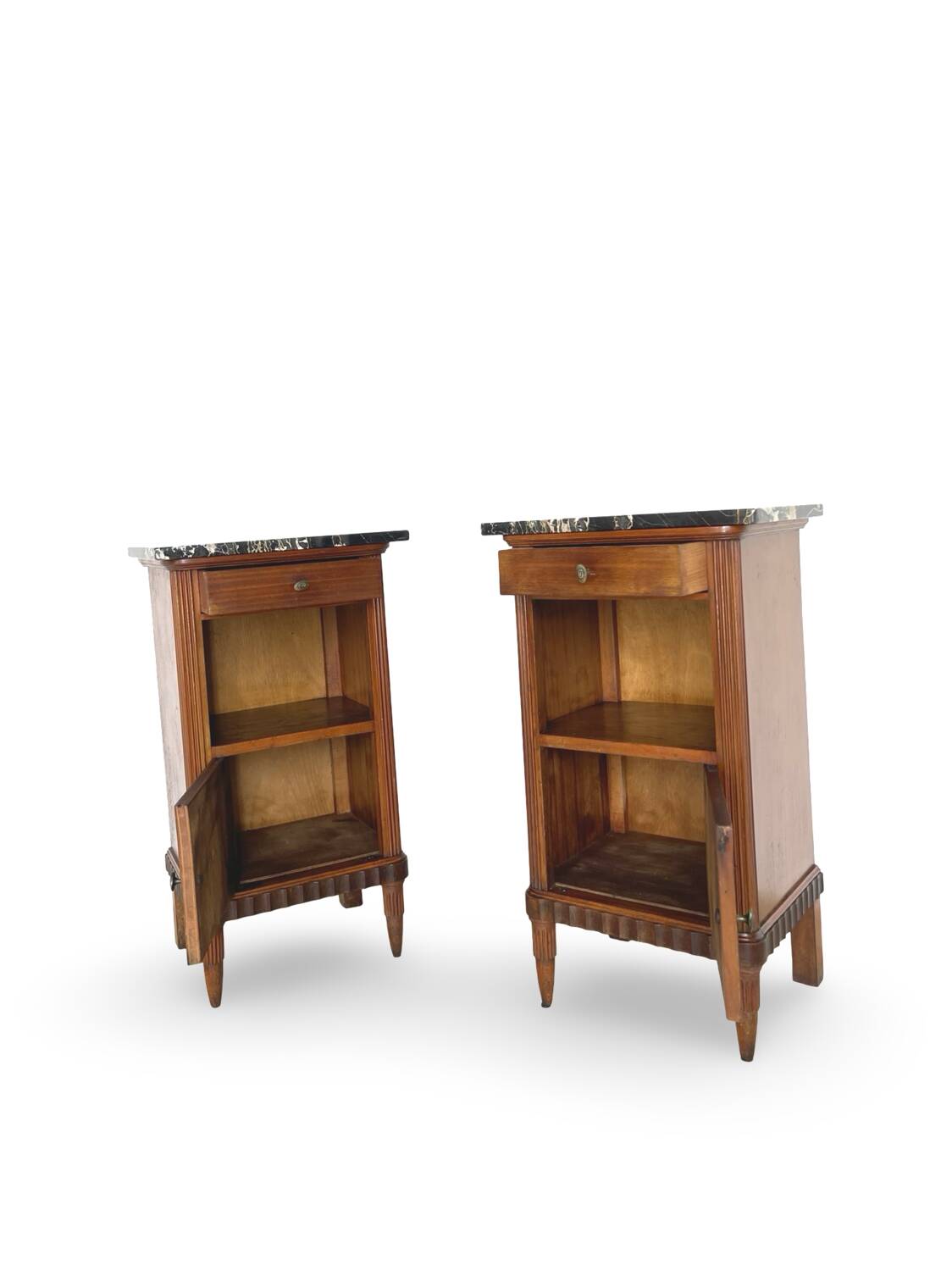 Tables de chevet italiennes en placage d'acajou avec de splendides
