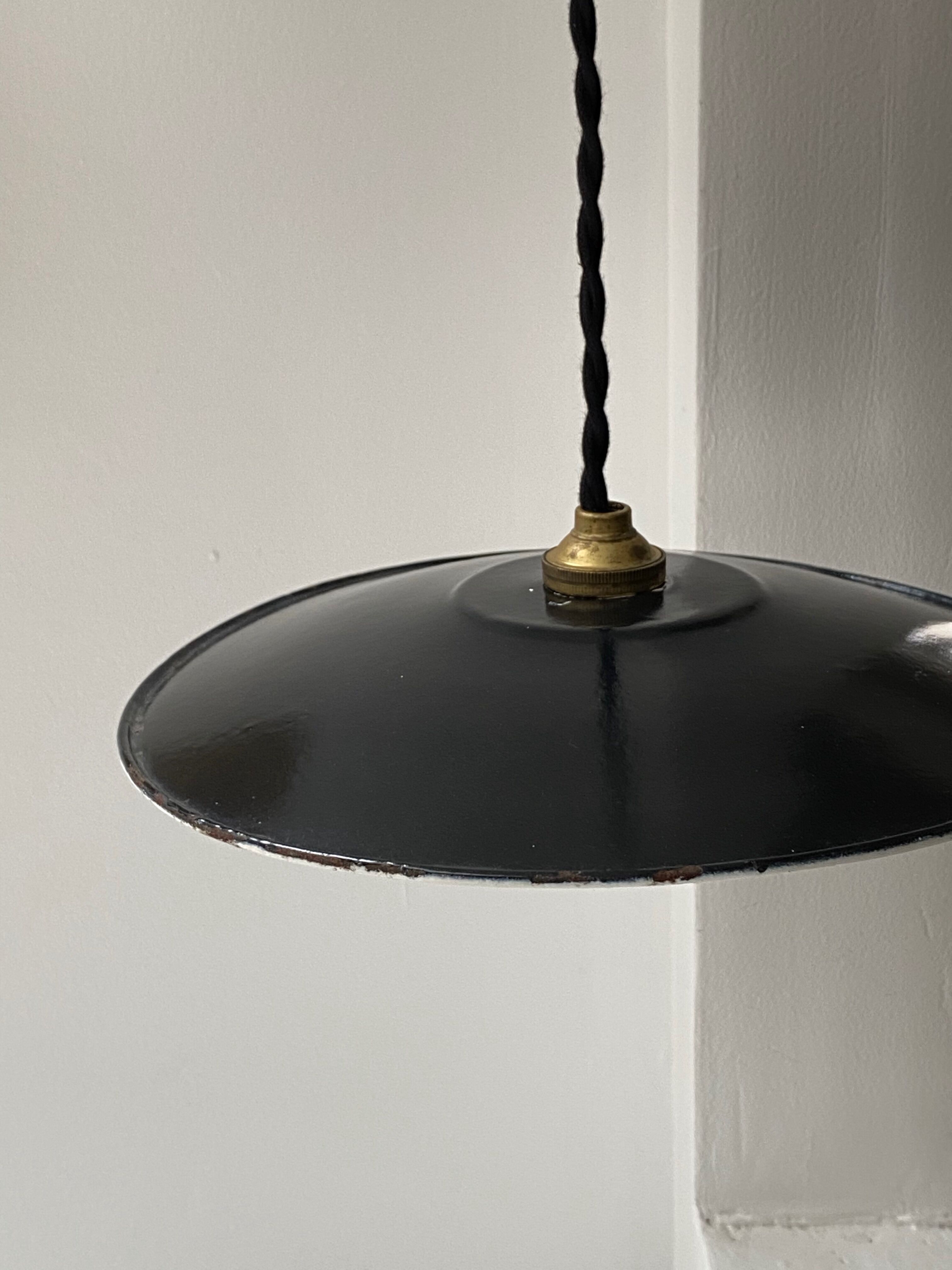 Black workshop suspension