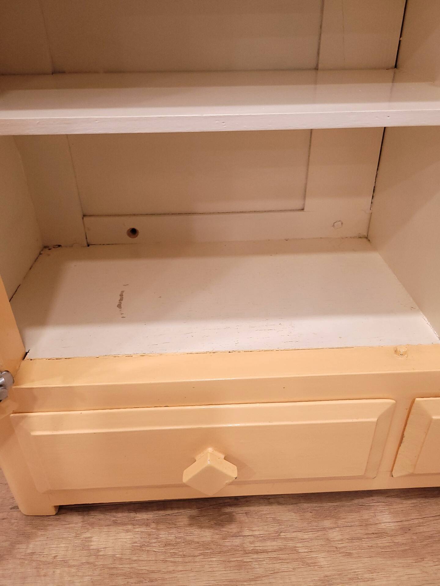 Wall cabinet