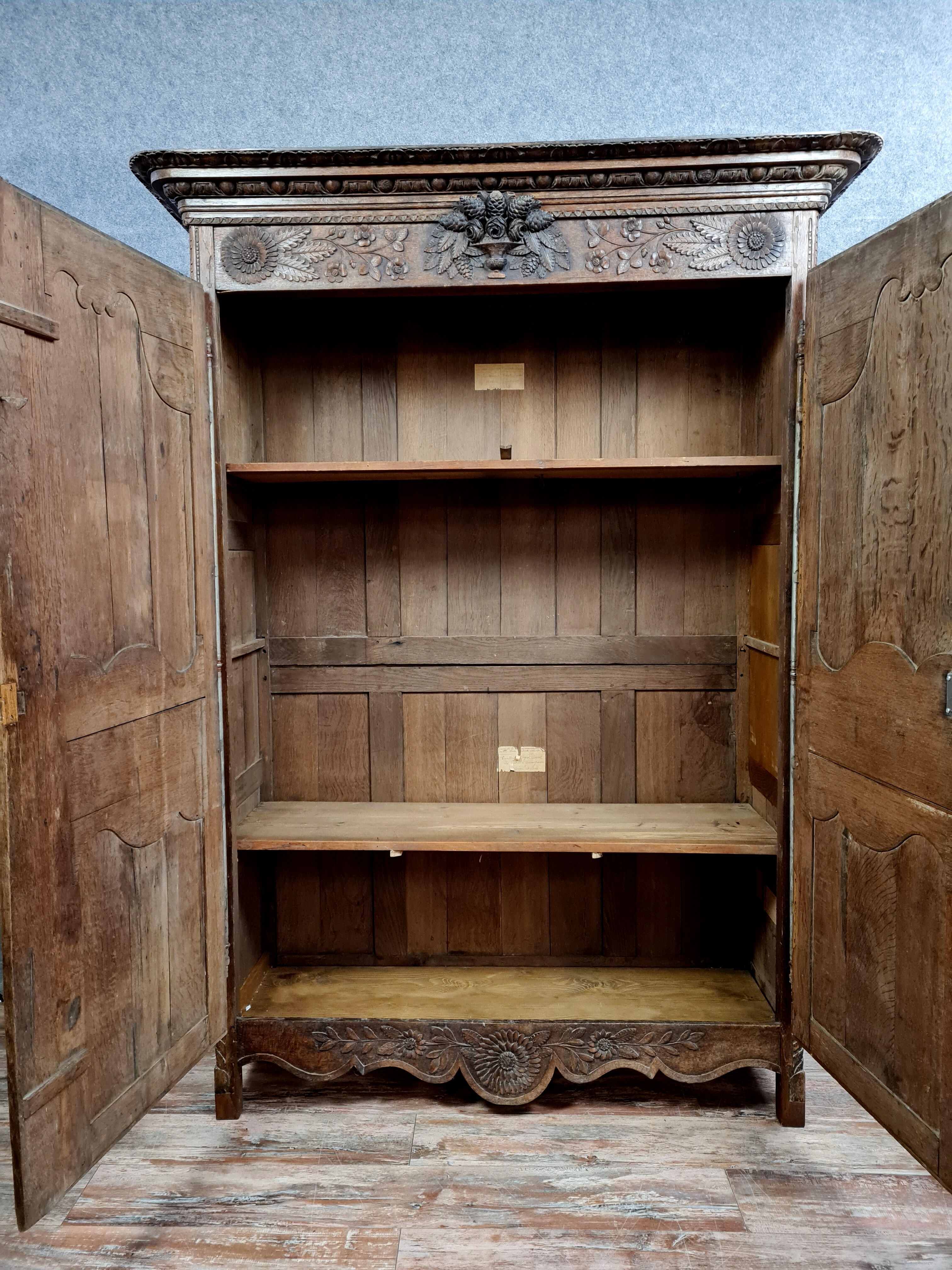 Armoire de mariage Normande de Vire en chêne maillé dit merrain époque