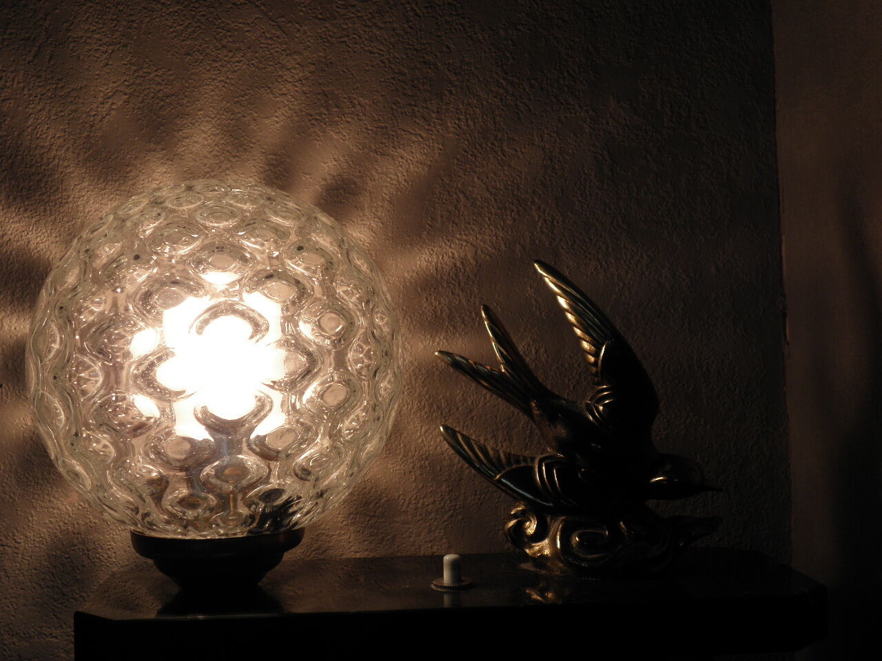 Art Deco marble figurine table lamp