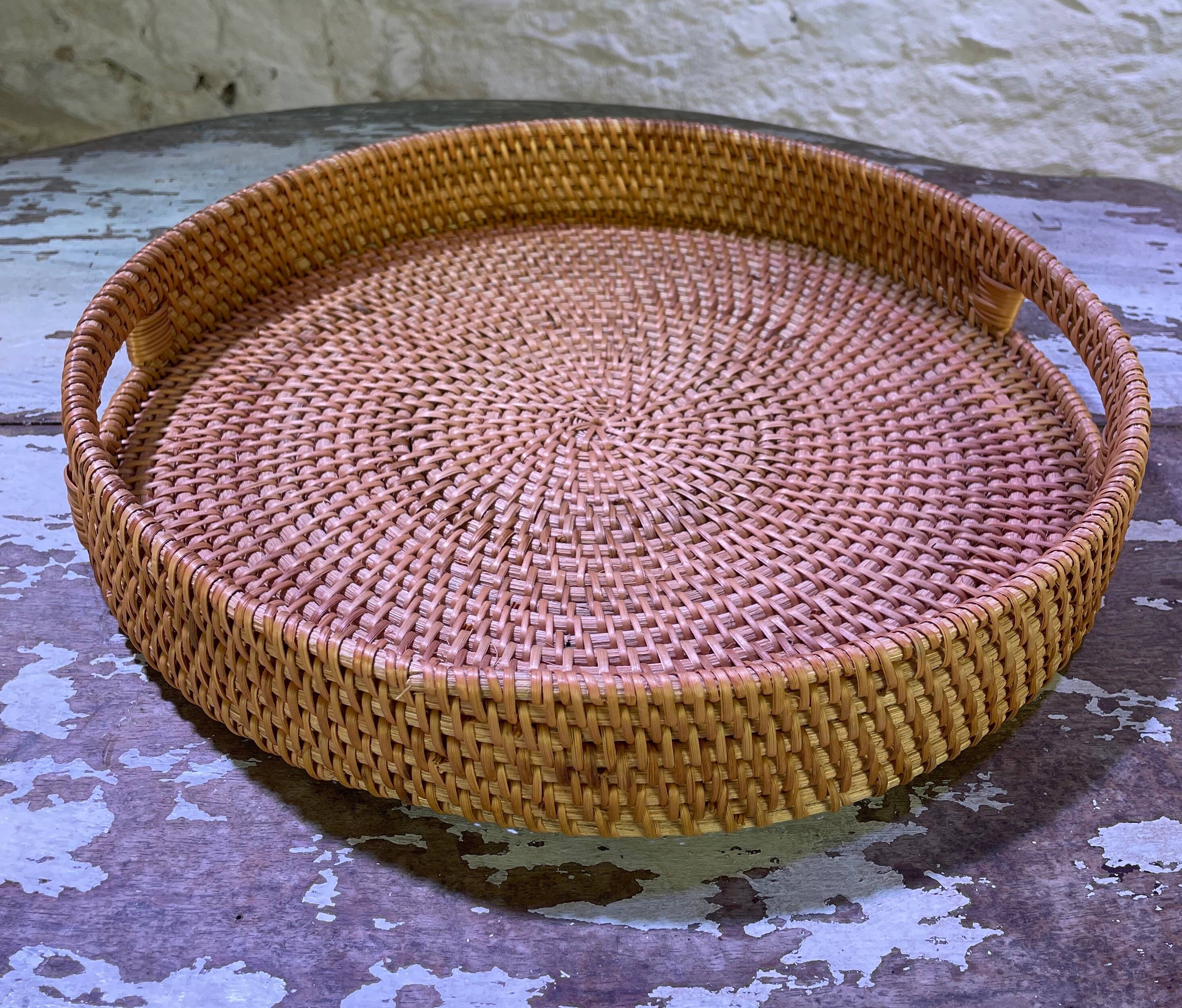 Round wicker tray