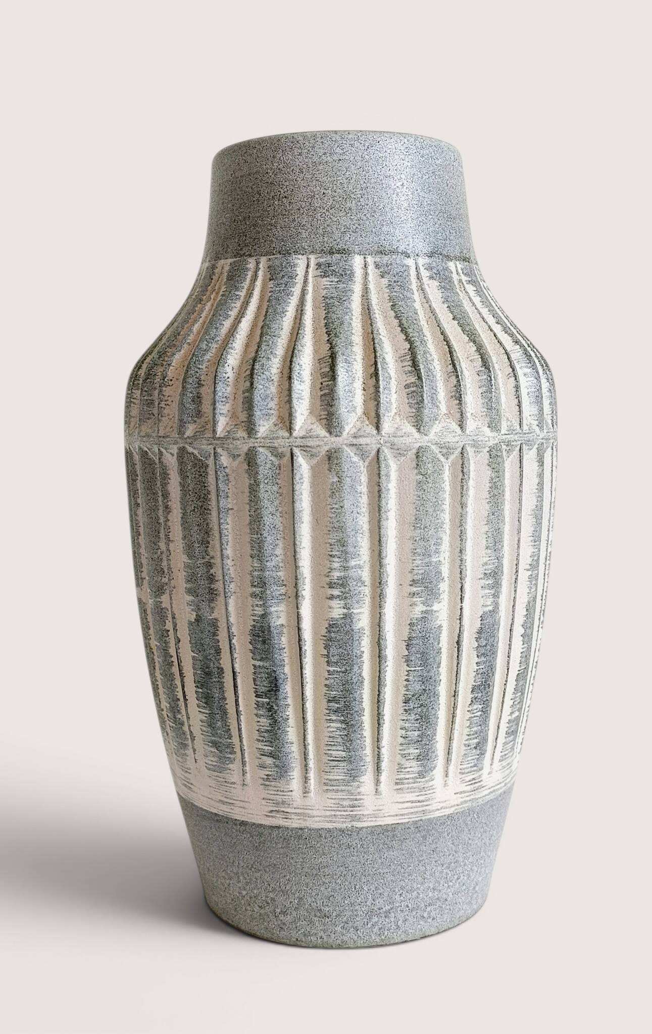 Vase en grès moderne du milieu du siècle allemand occidental par Bay Keramik, années 1950.